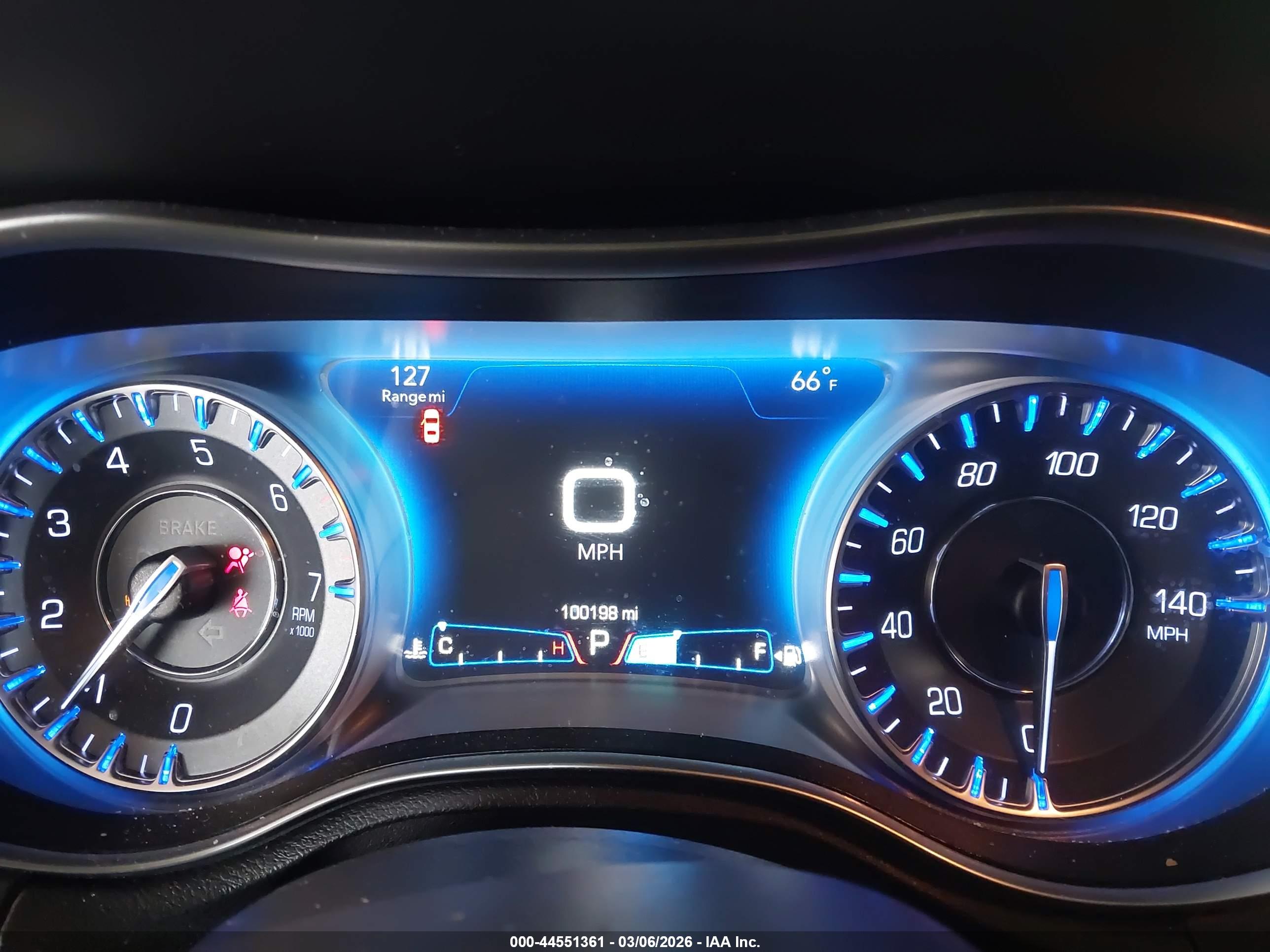 CHRYSLER 300 image 7