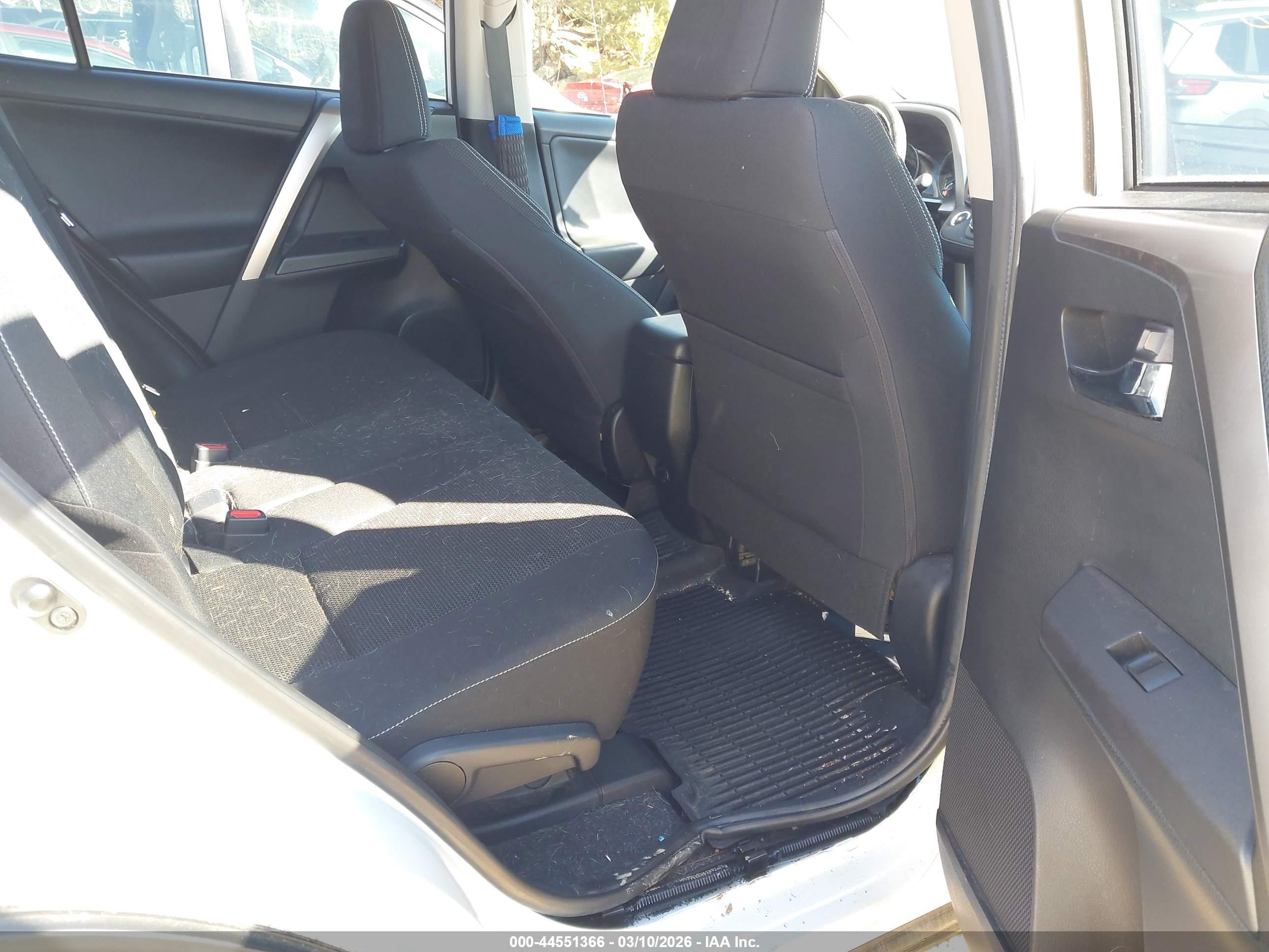 TOYOTA RAV4 image 8