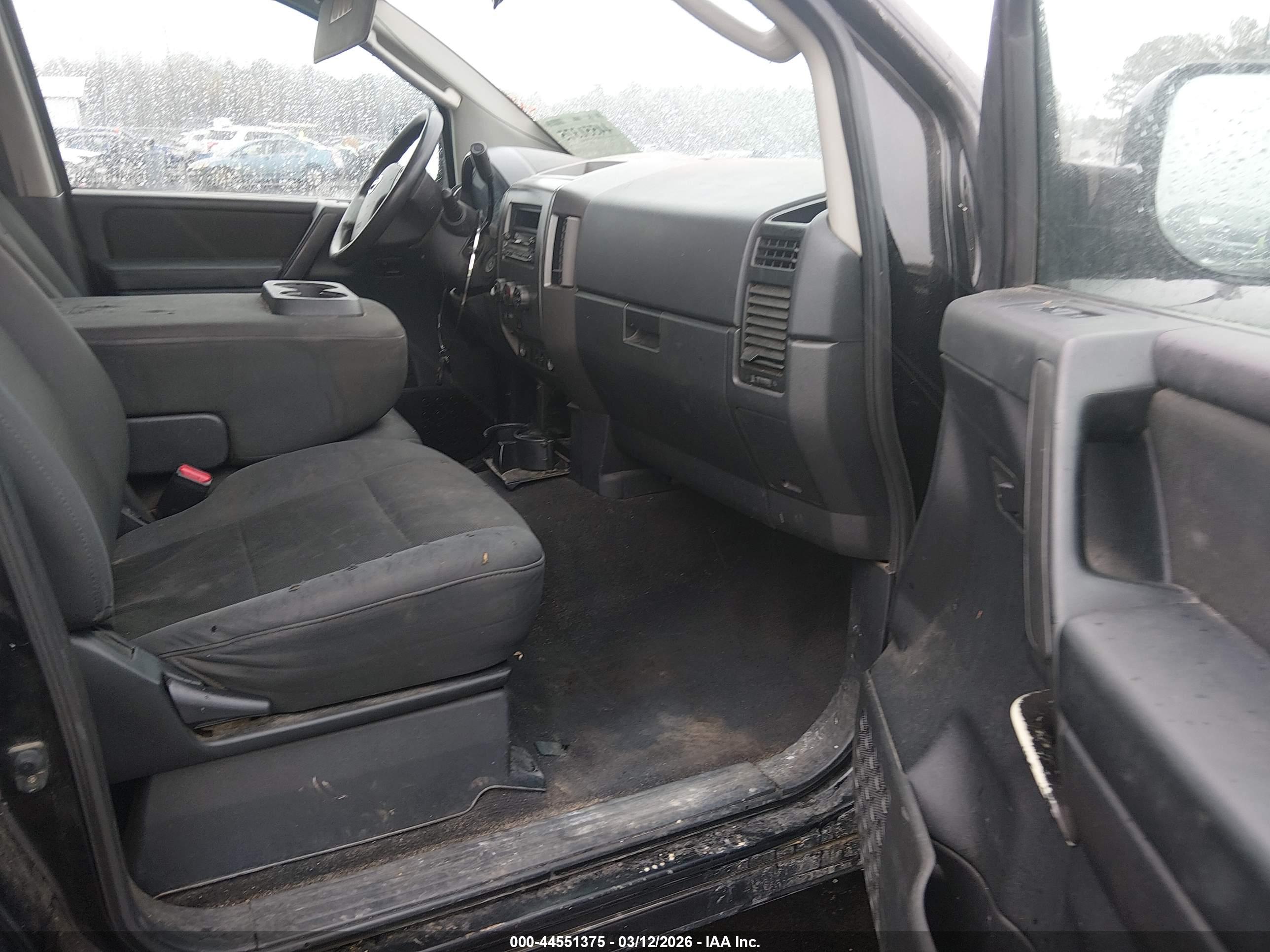 NISSAN TITAN image 5