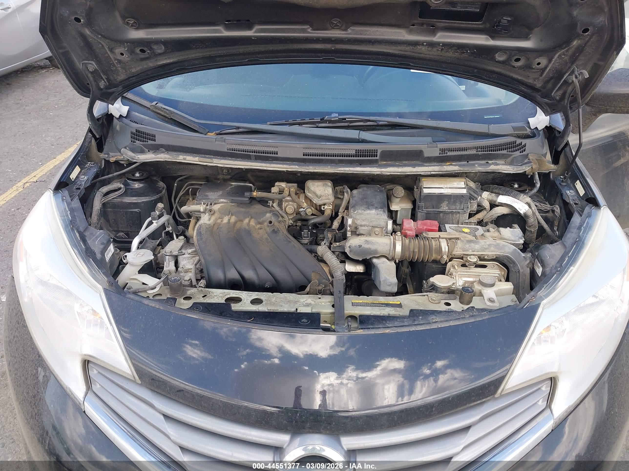 NISSAN VERSA image 10