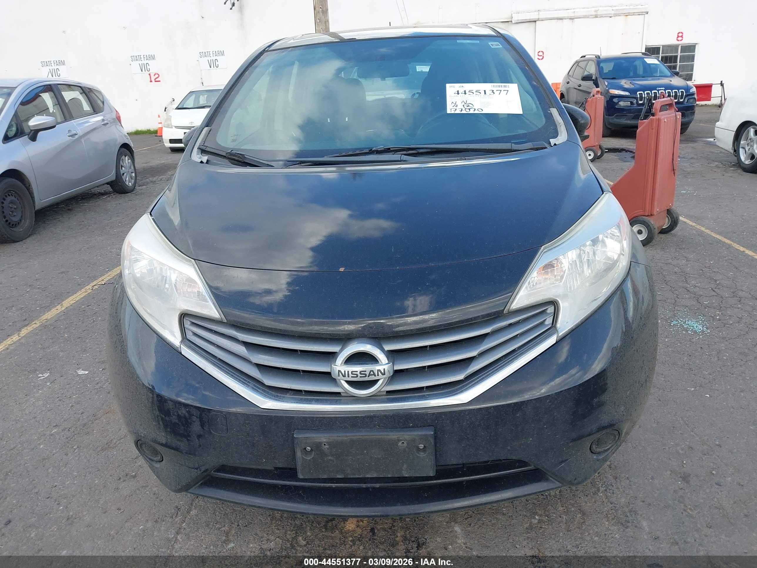 NISSAN VERSA image 6