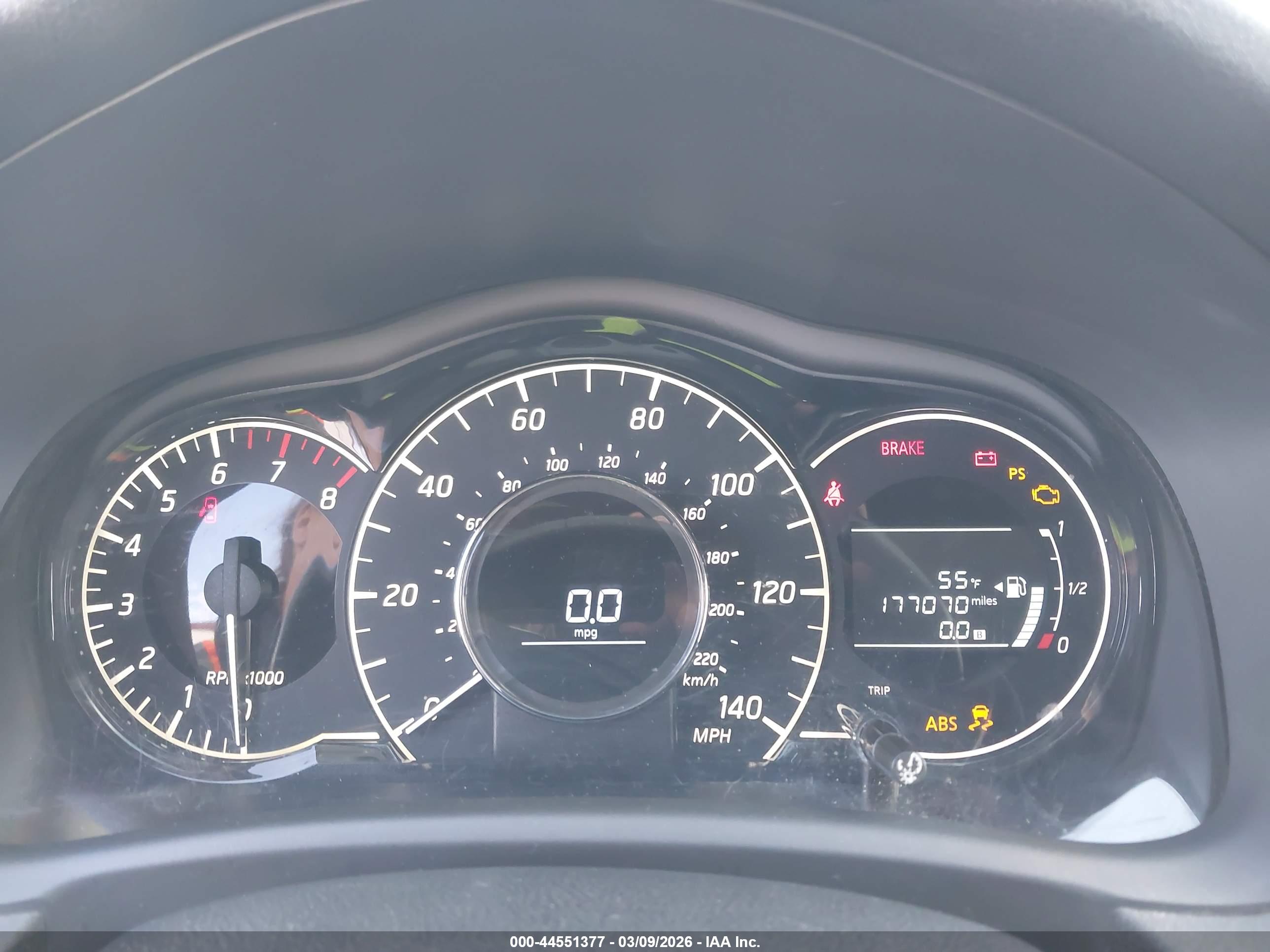NISSAN VERSA image 7