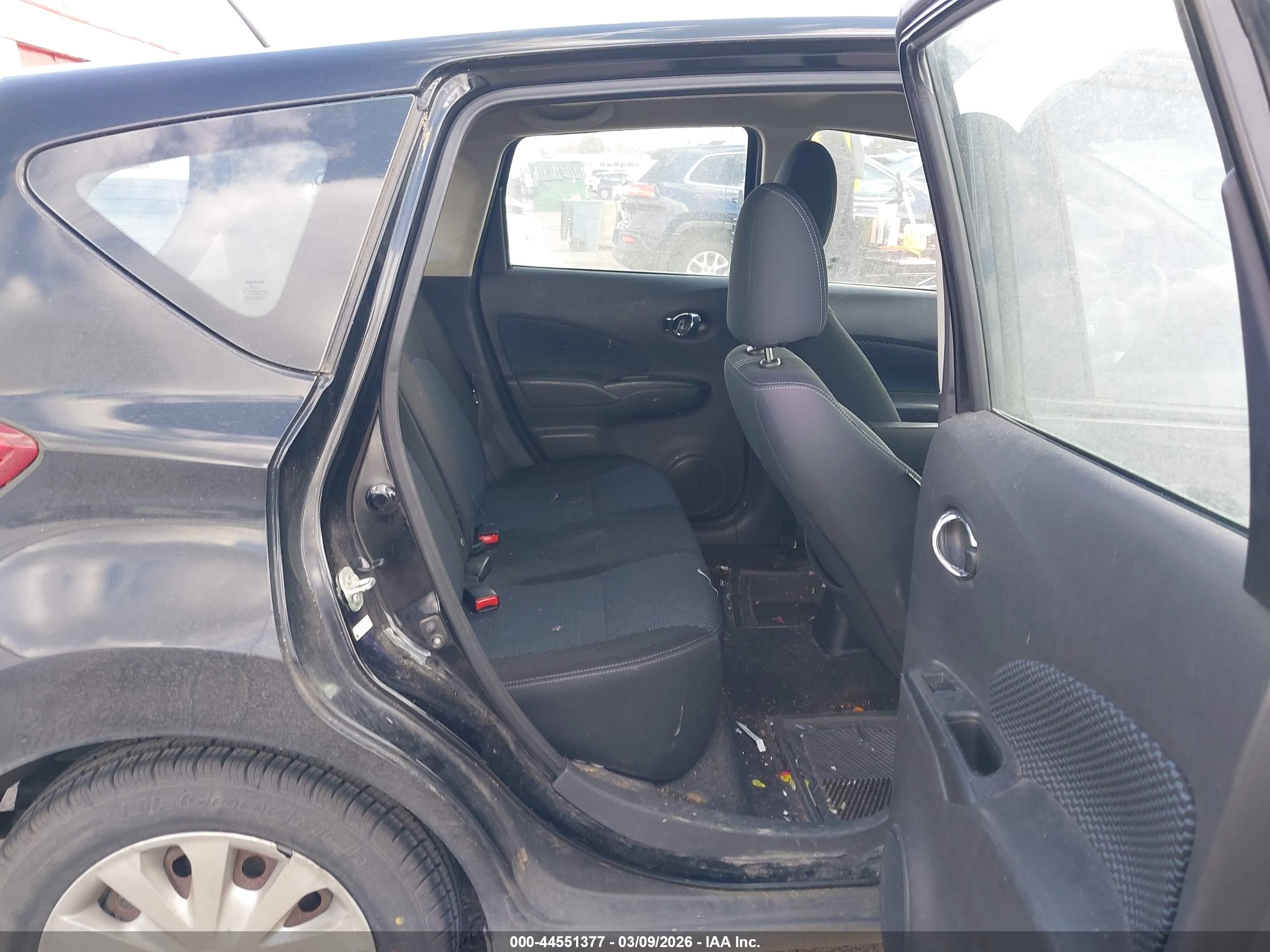 NISSAN VERSA image 8