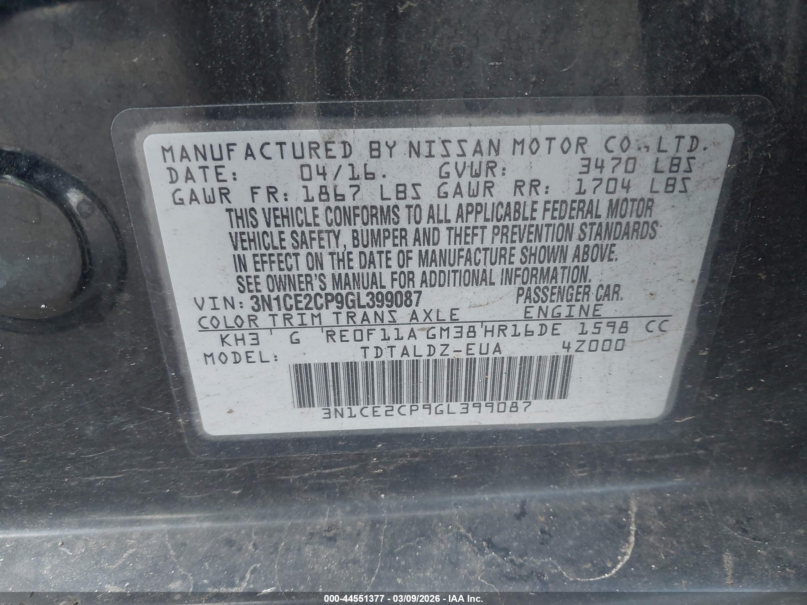 NISSAN VERSA image 9