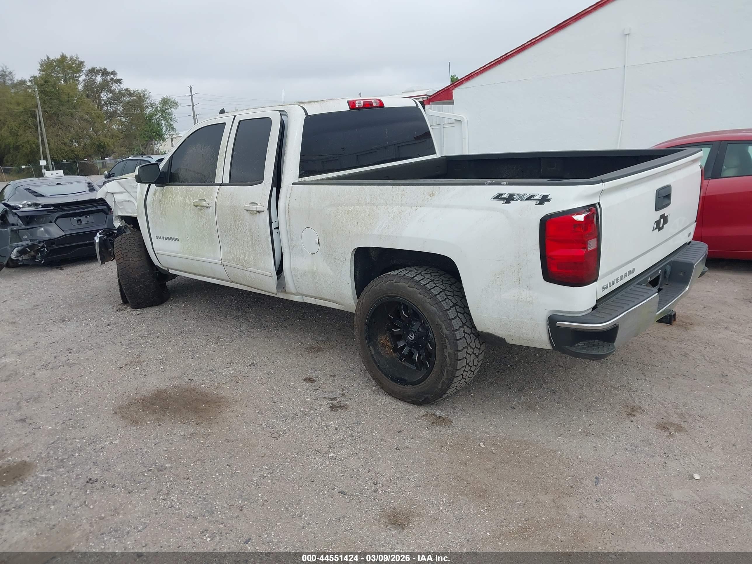 CHEVROLET SILVERADO image 3