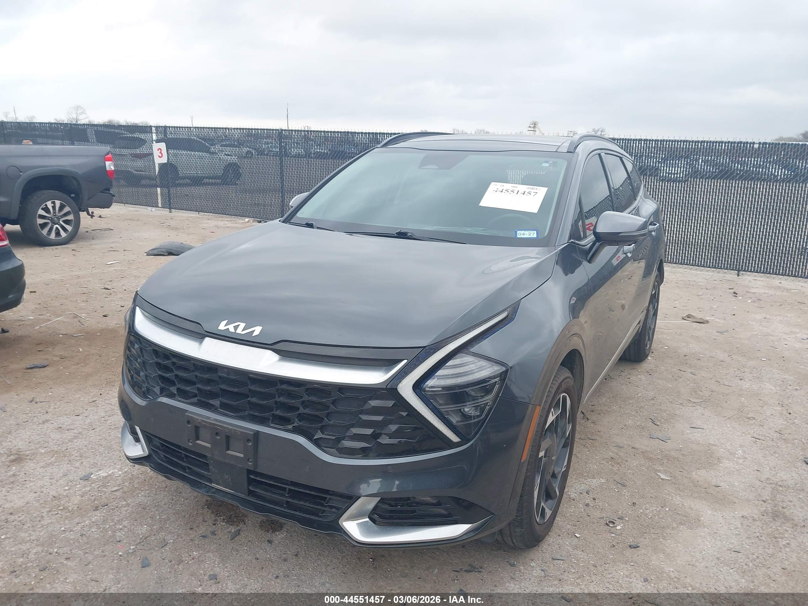 KIA SPORTAGE image 2