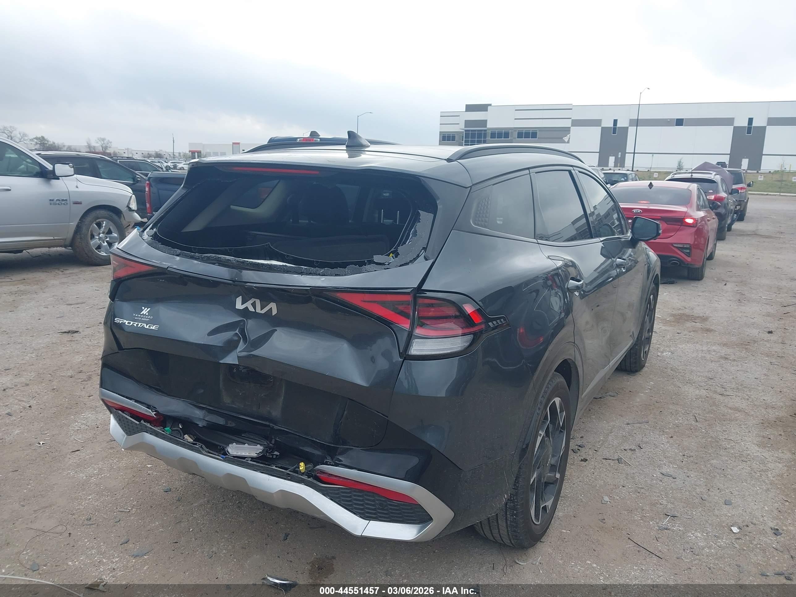 KIA SPORTAGE image 4