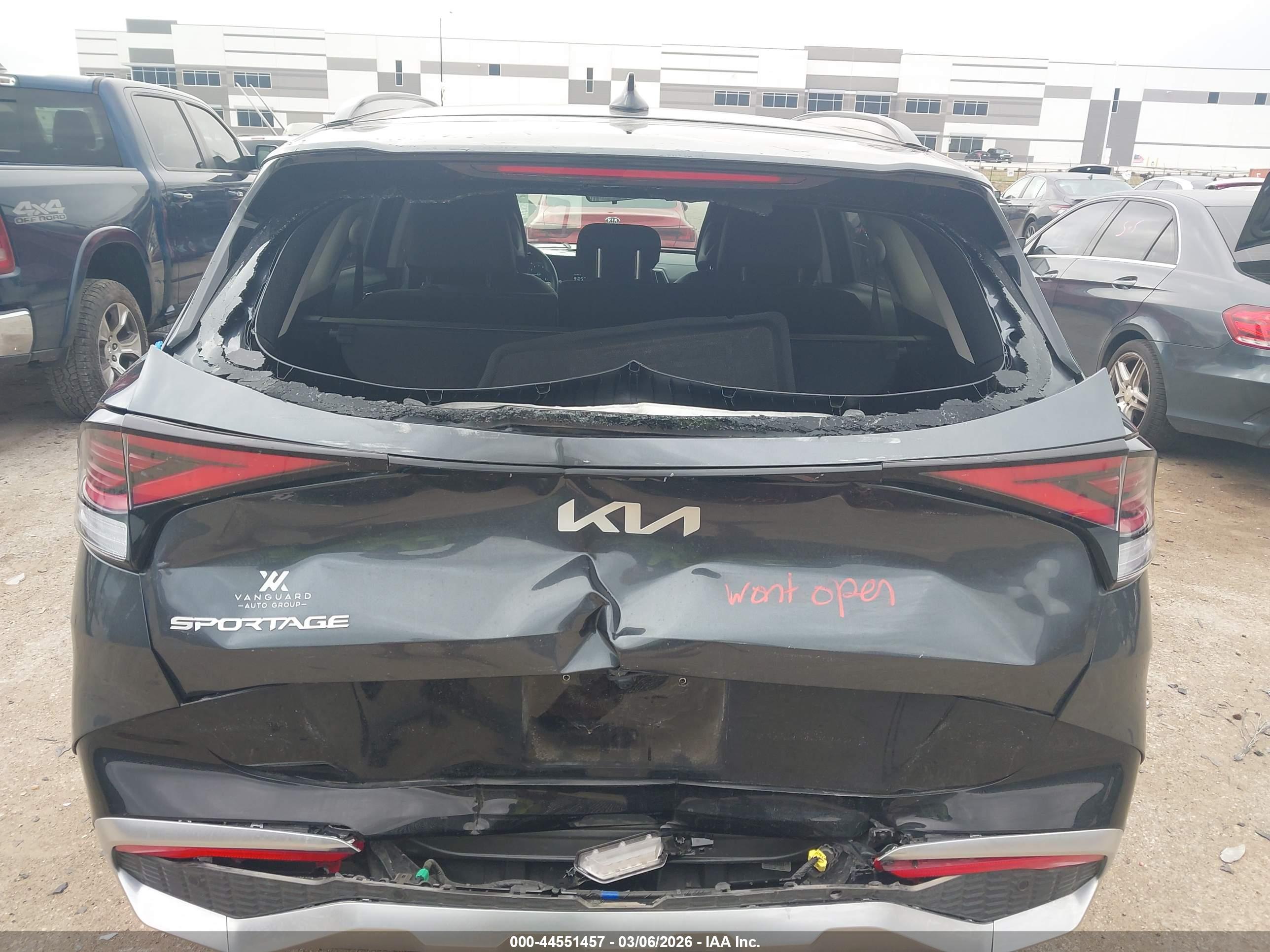 KIA SPORTAGE image 6