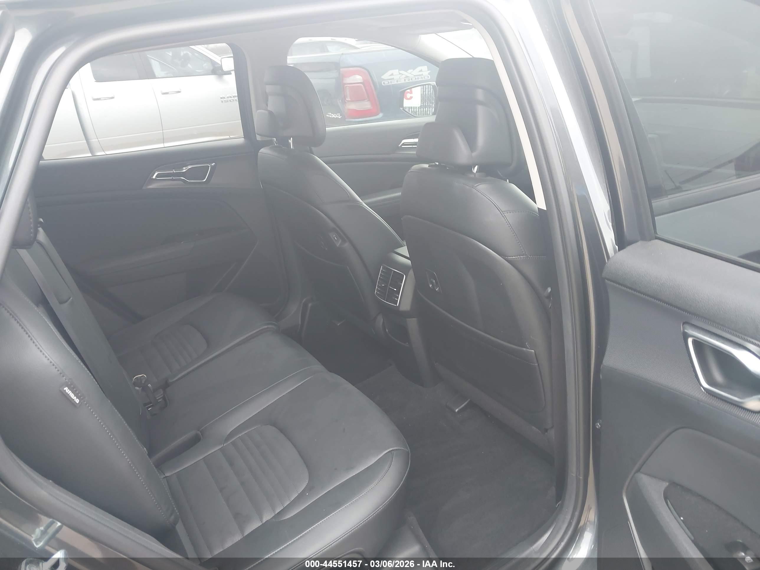 KIA SPORTAGE image 8