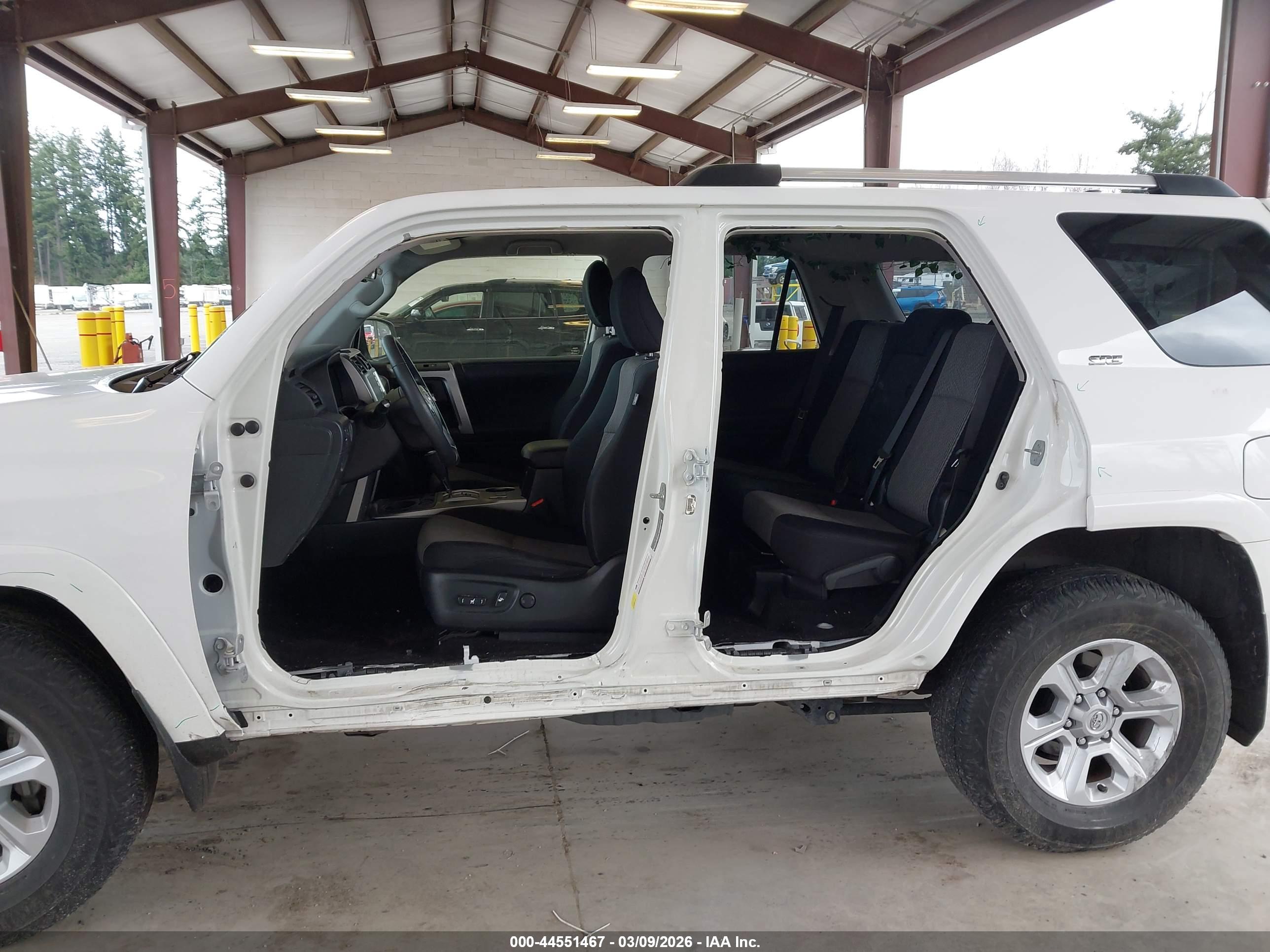 TOYOTA 4RUNNER image 6