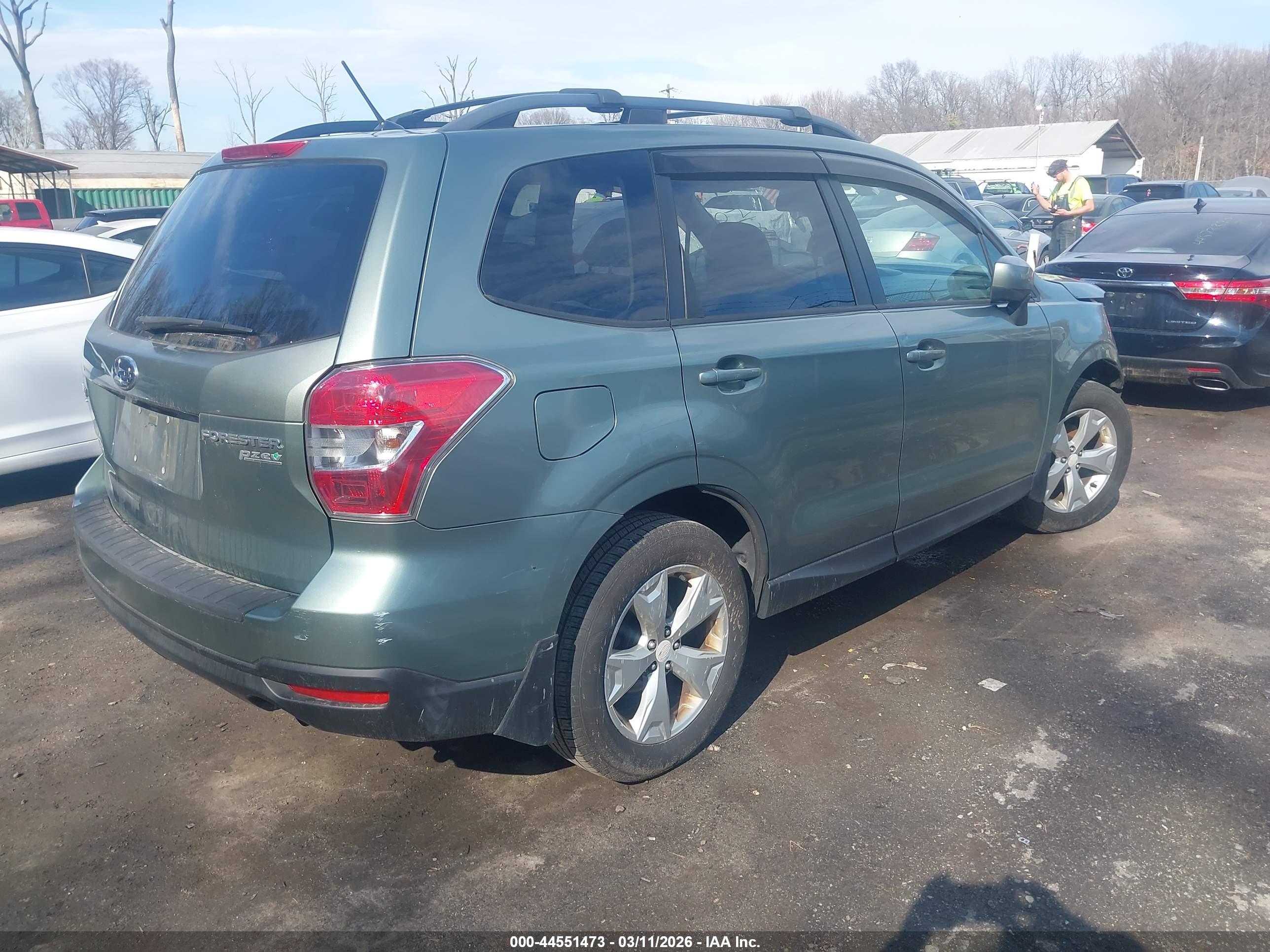 SUBARU FORESTER image 4