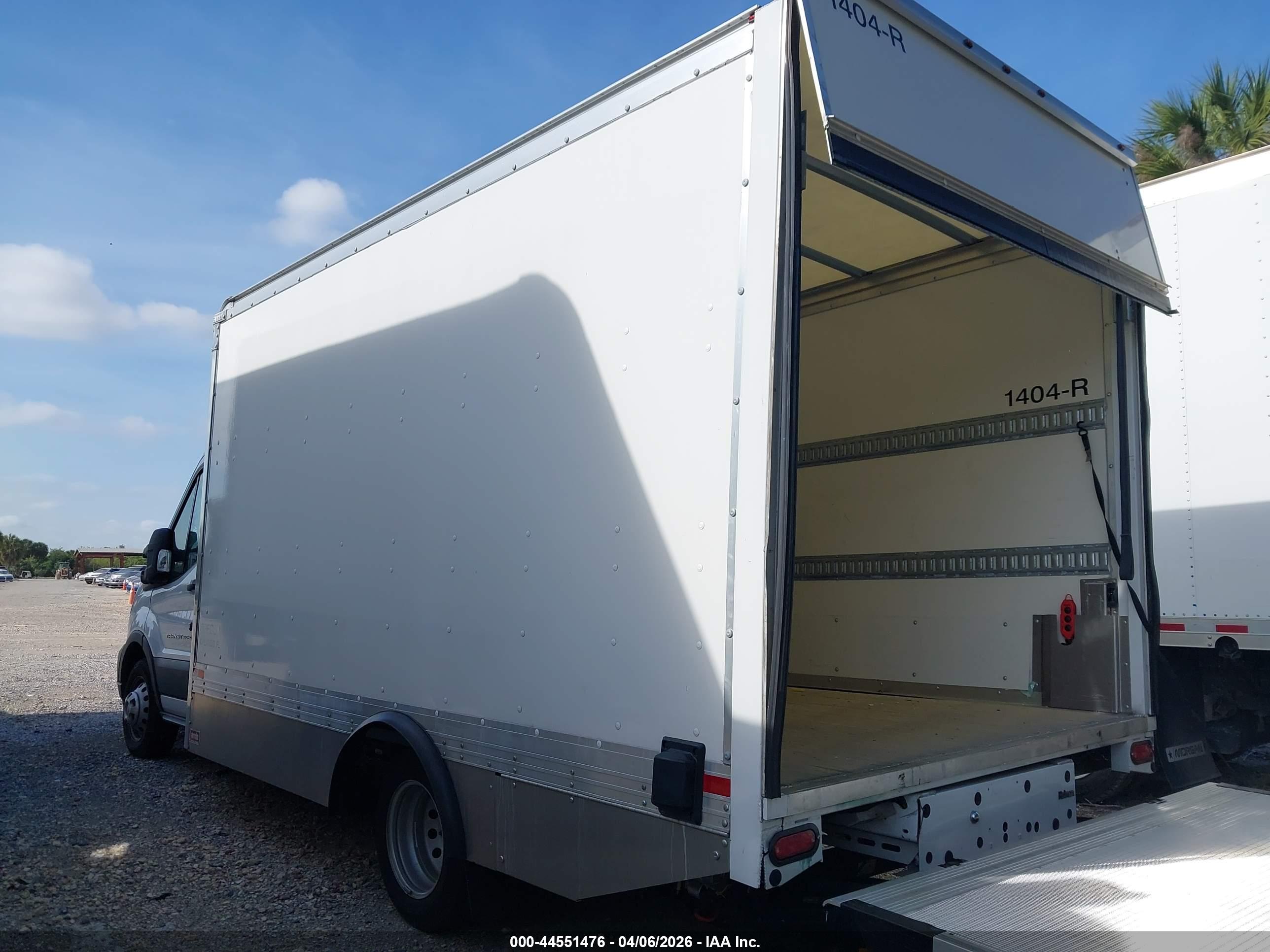 FORD TRANSIT-350 image 3