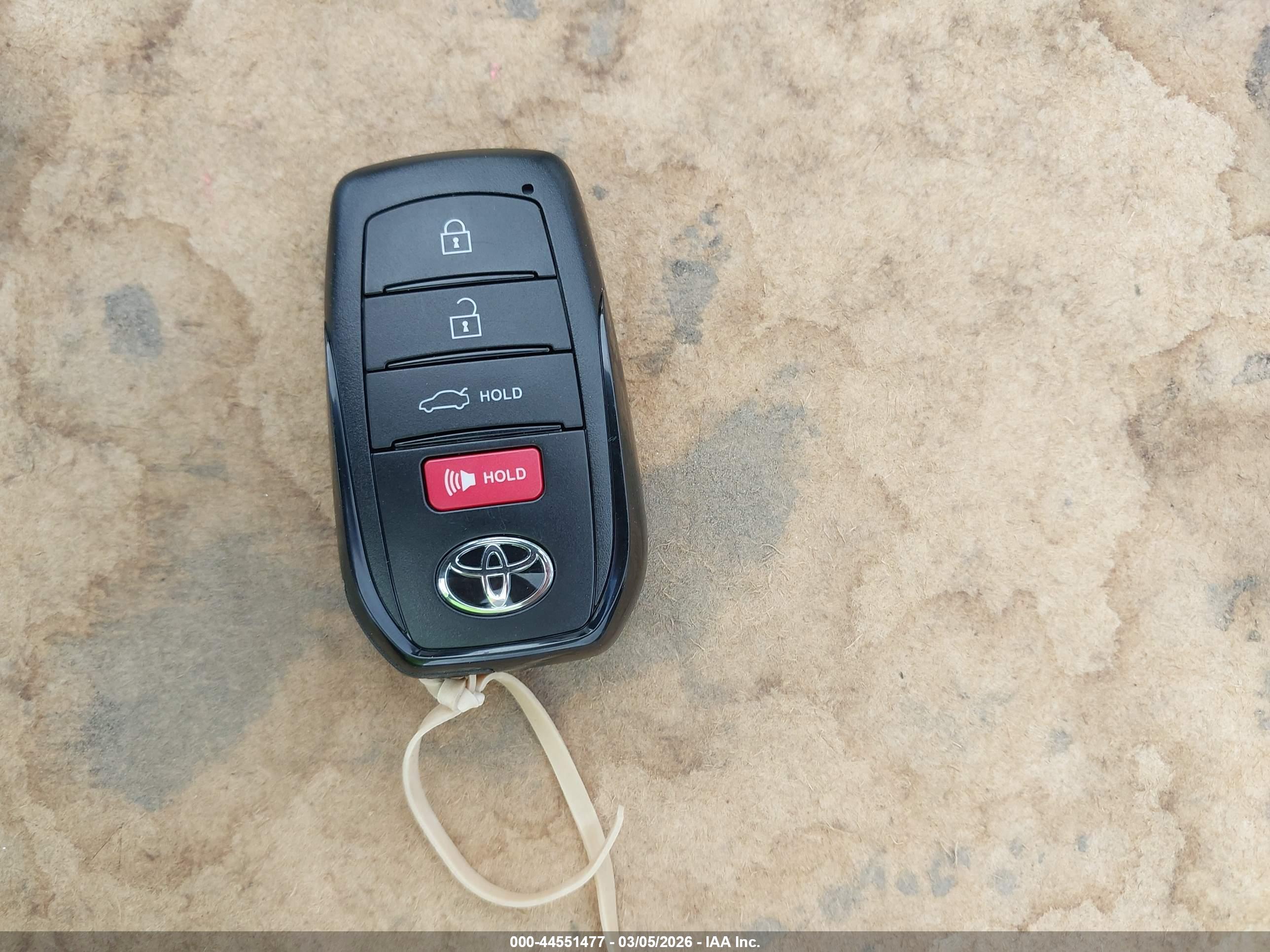TOYOTA CAMRY image 11