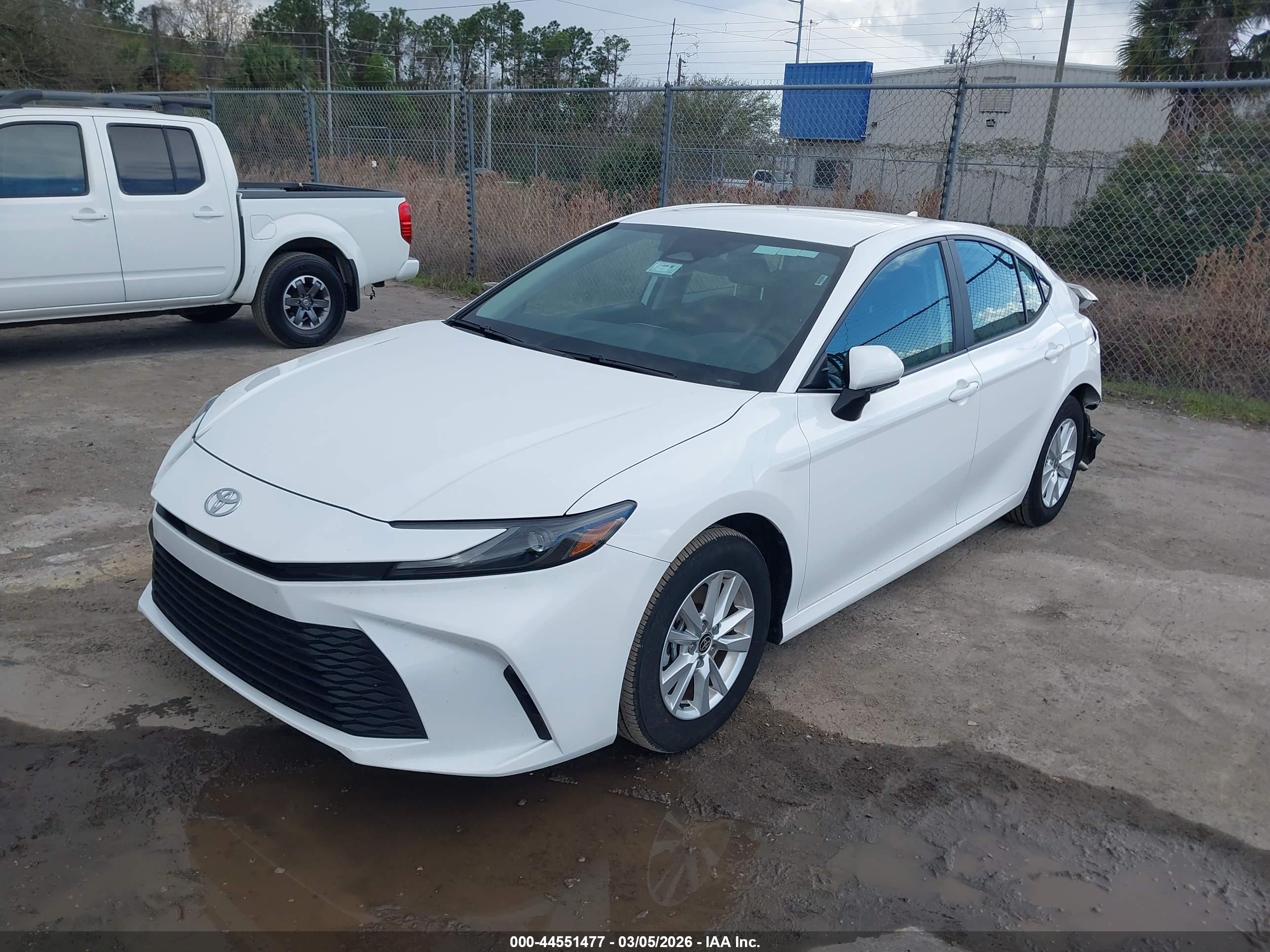 TOYOTA CAMRY image 2
