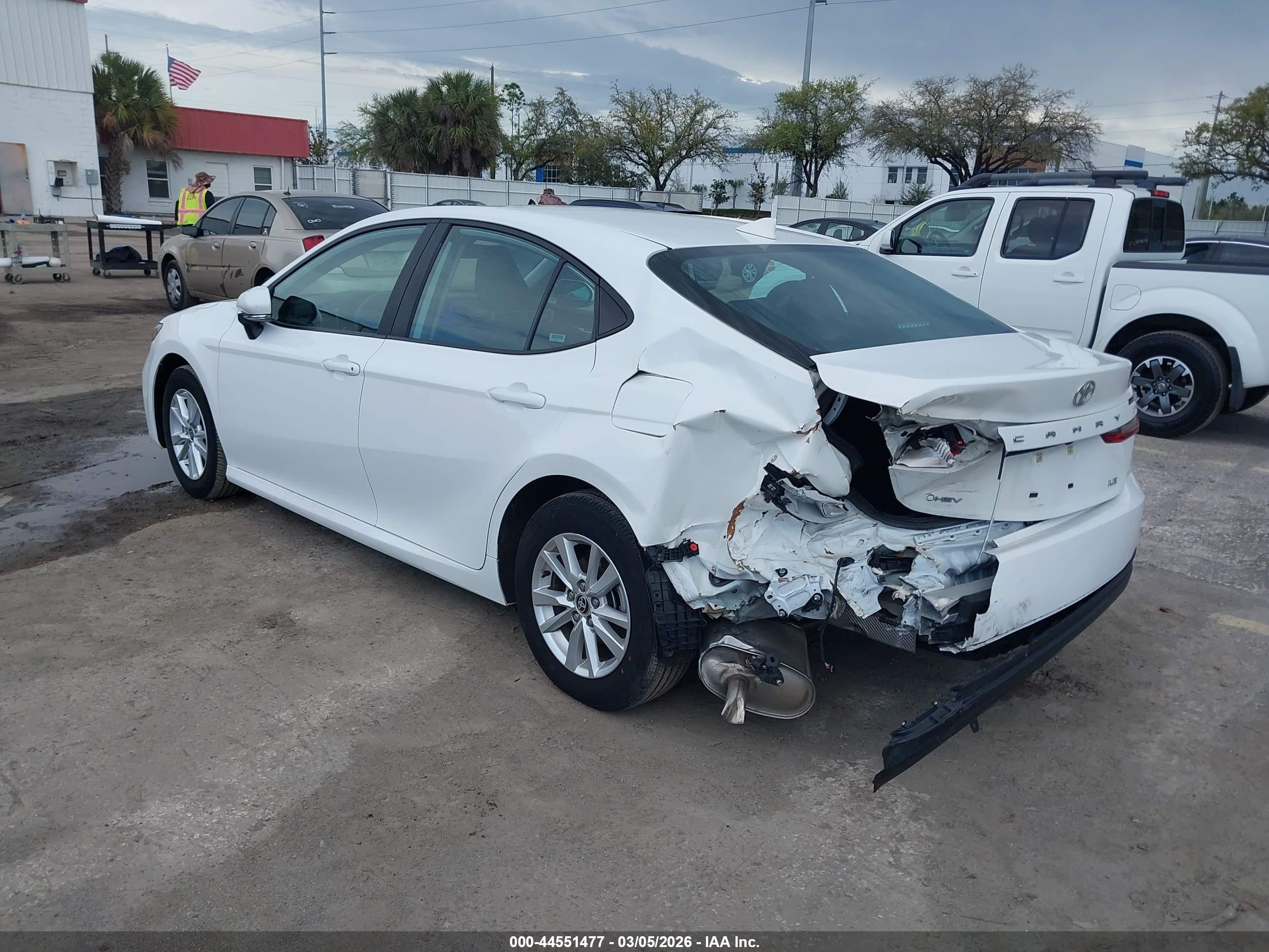 TOYOTA CAMRY image 3