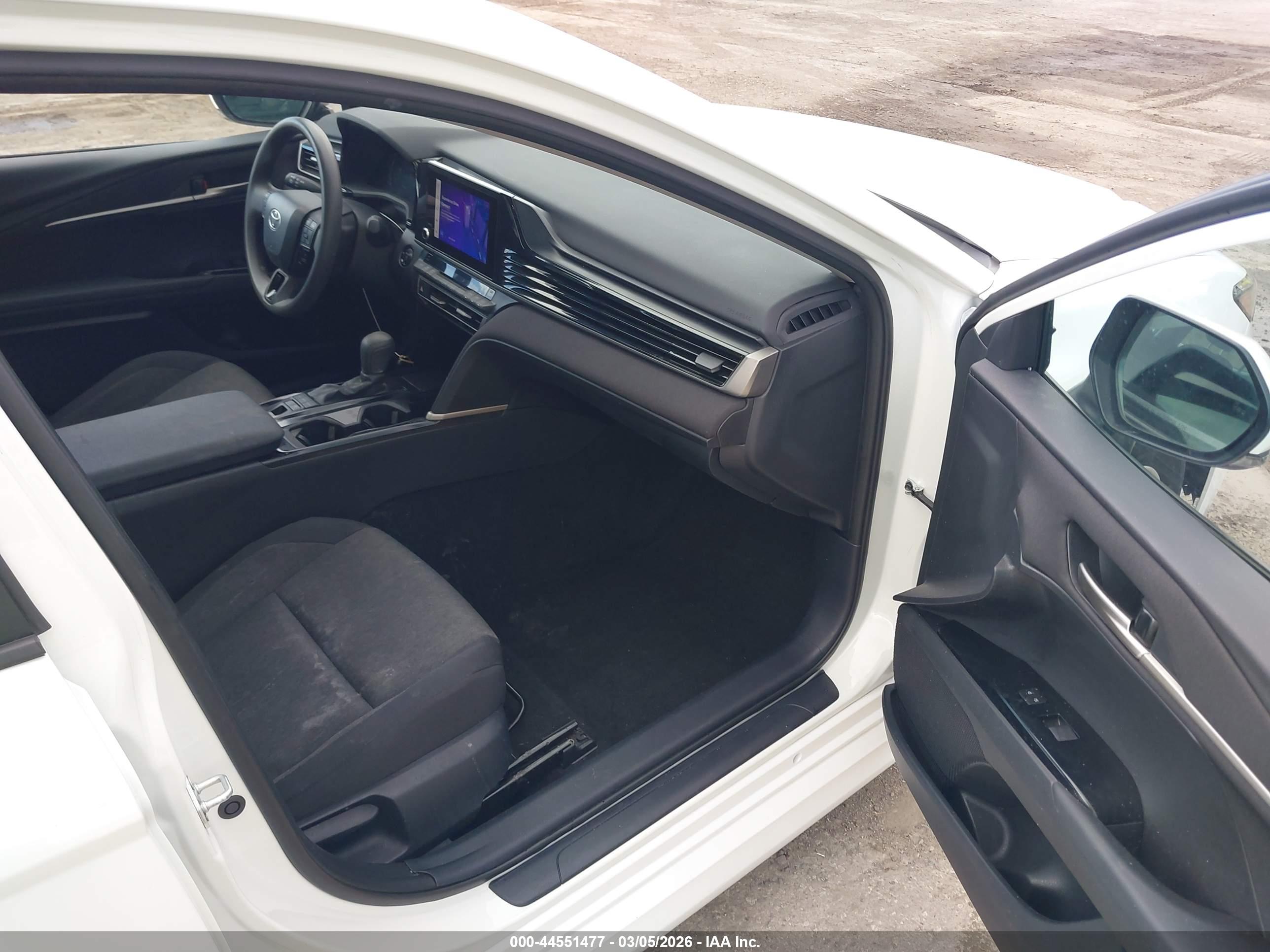 TOYOTA CAMRY image 5