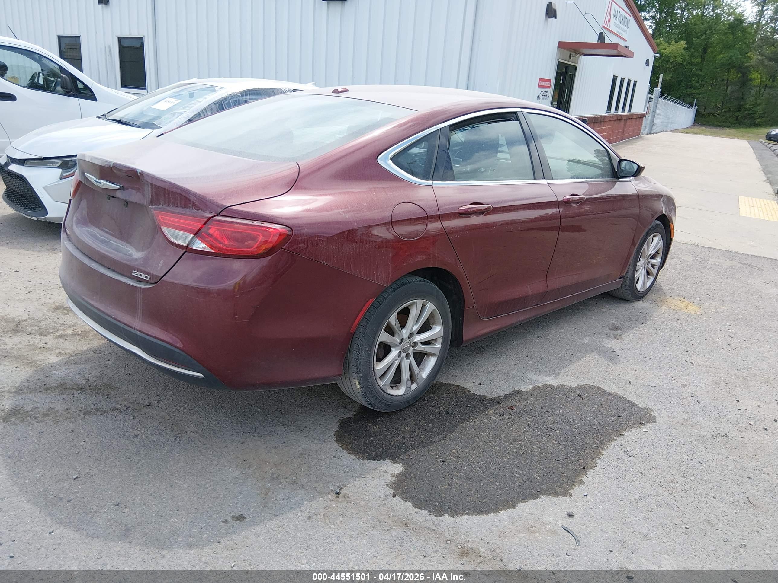 CHRYSLER 200 image 4