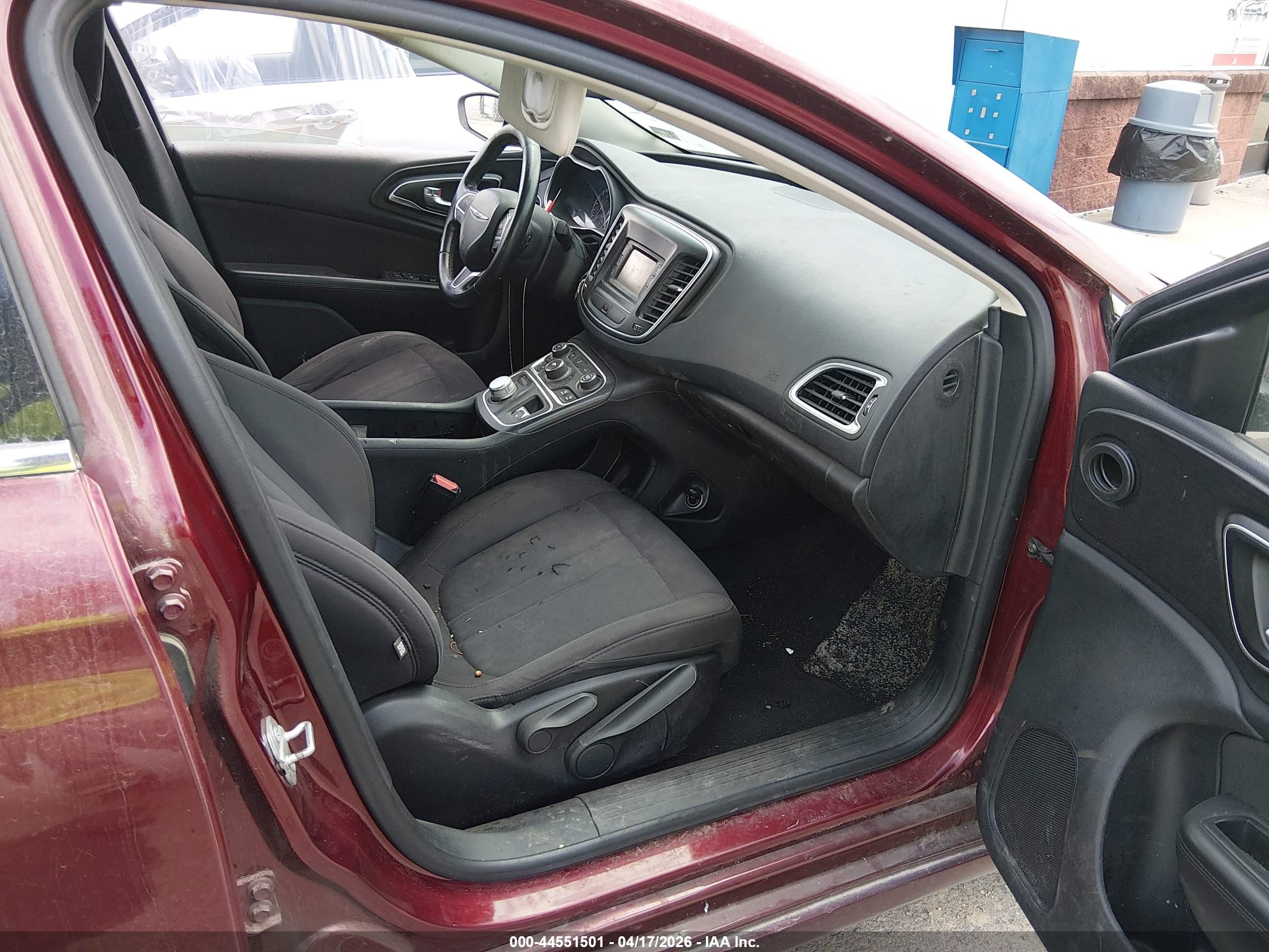 CHRYSLER 200 image 5