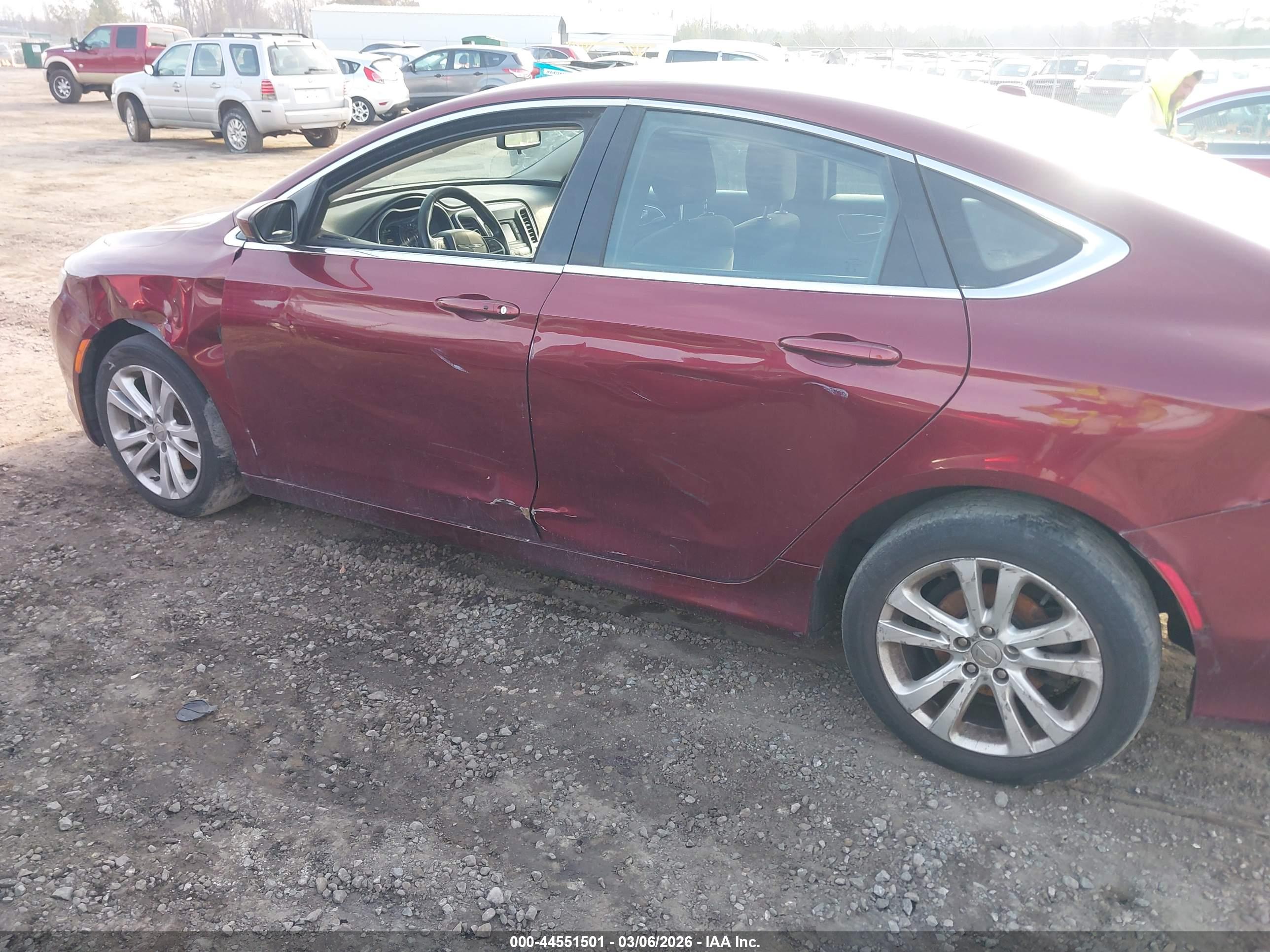 CHRYSLER 200 image 6