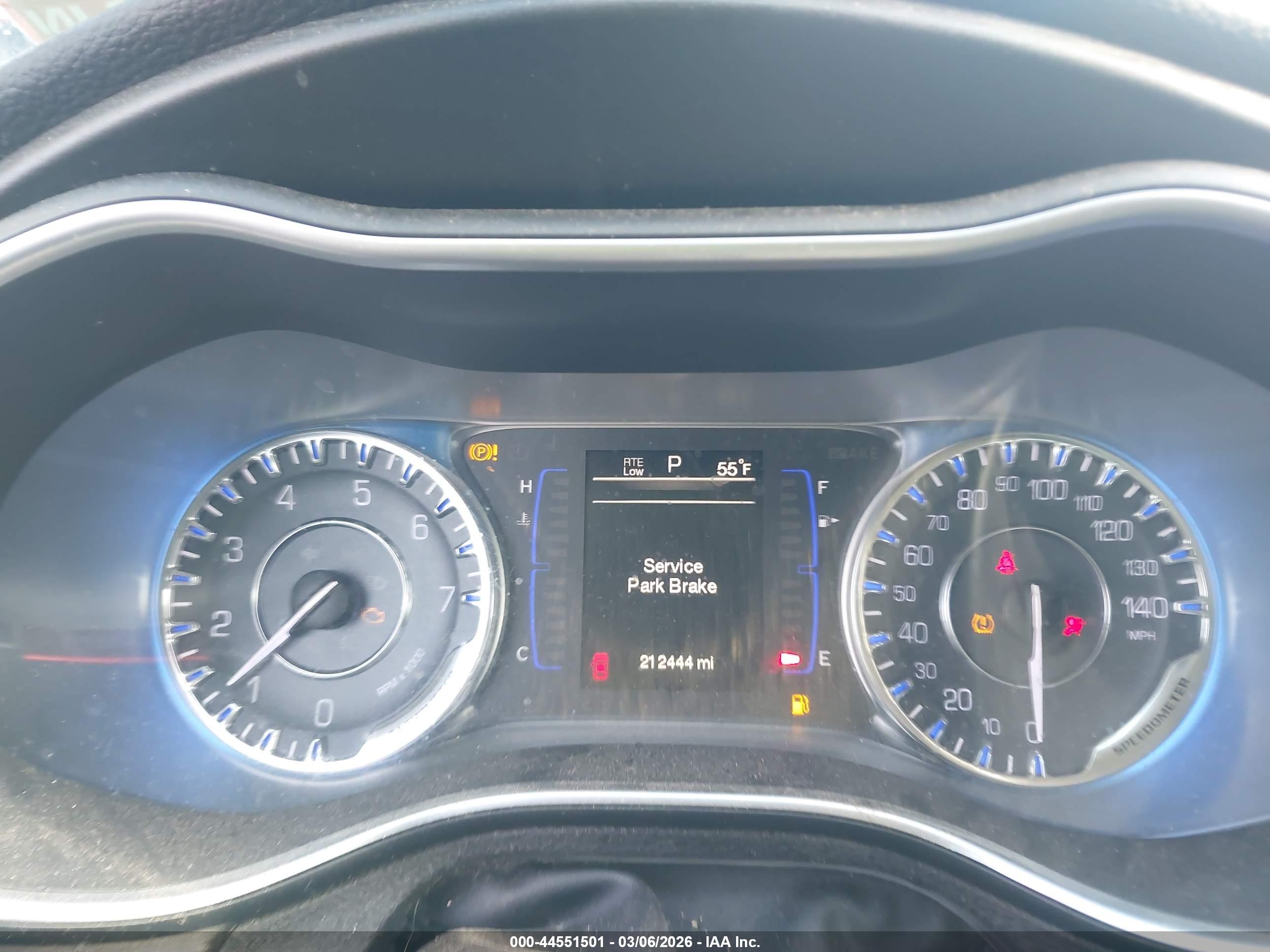 CHRYSLER 200 image 7
