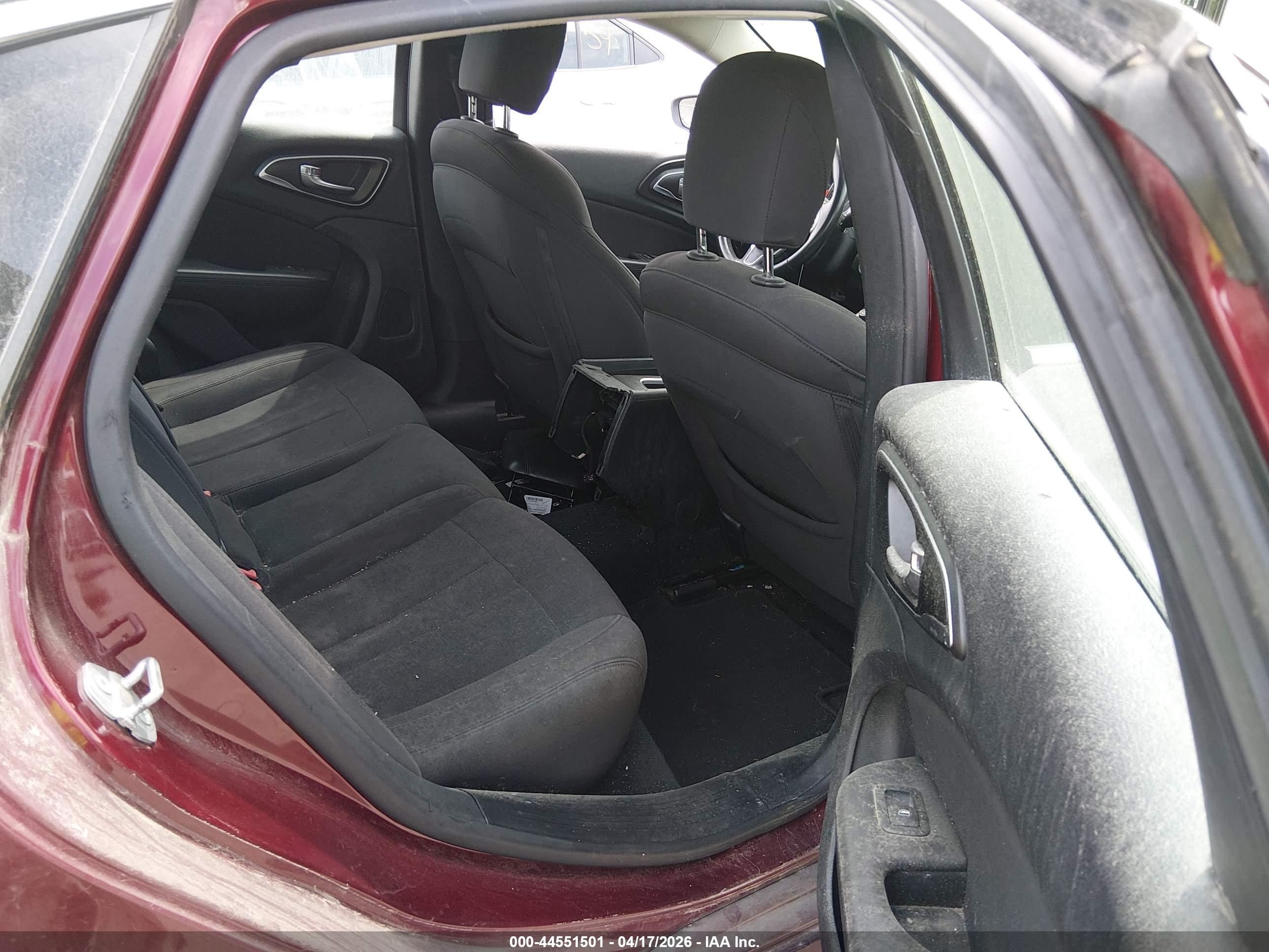 CHRYSLER 200 image 8
