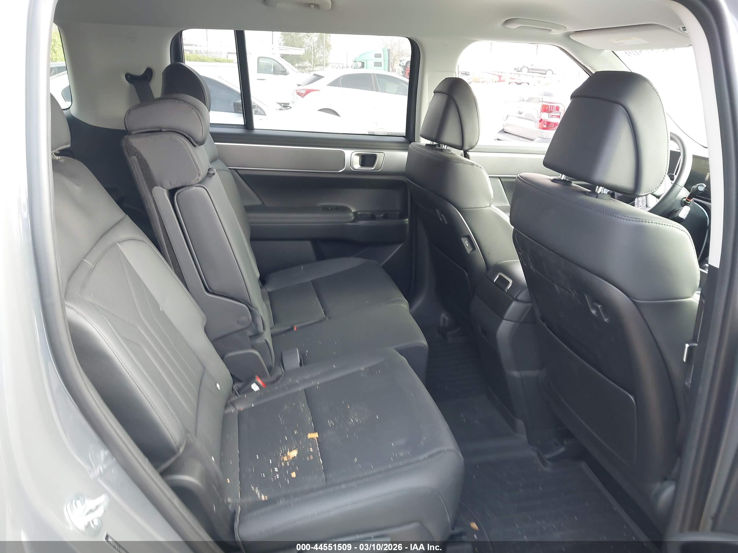 HYUNDAI SANTA image 8