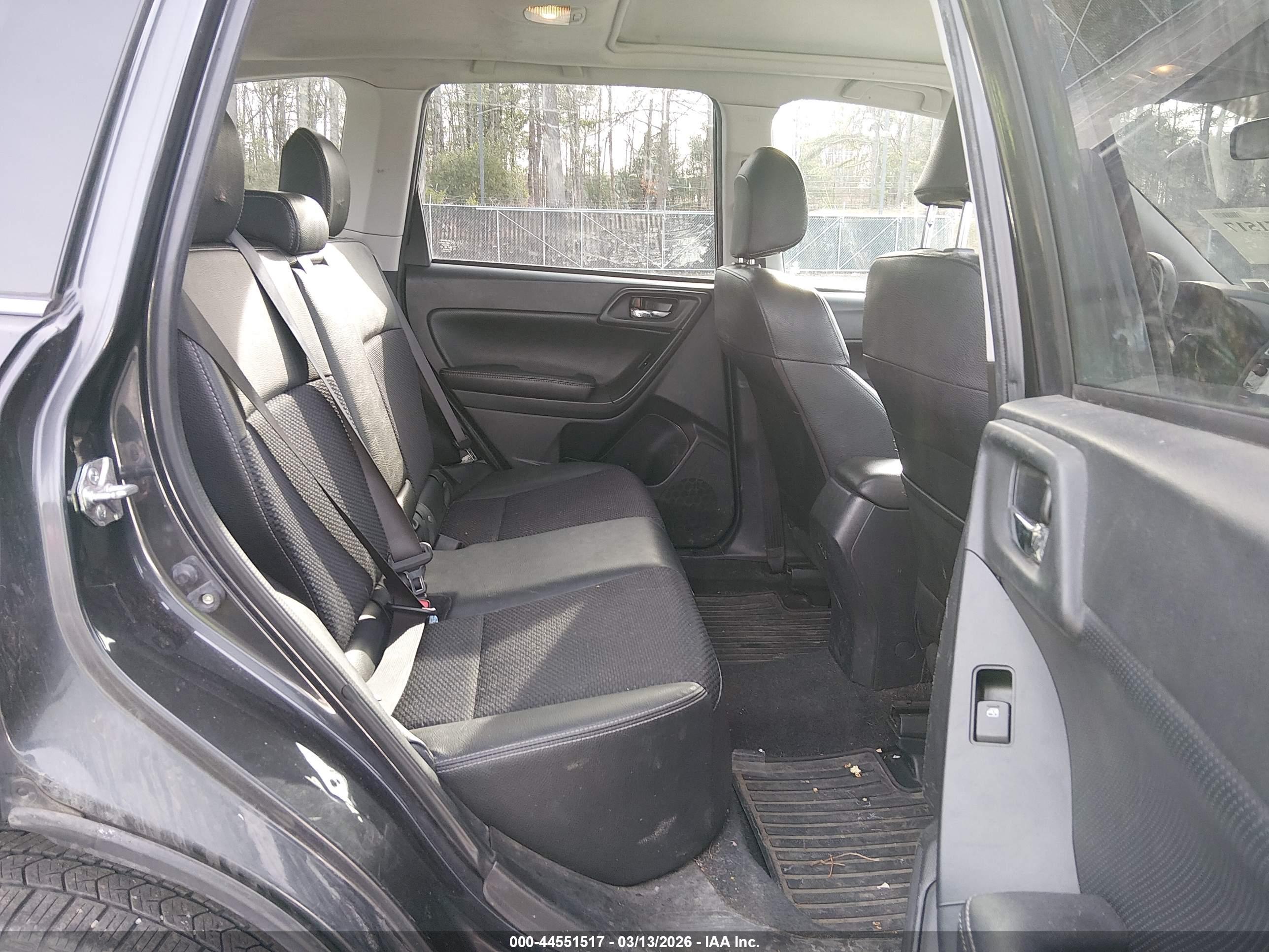 SUBARU FORESTER image 8