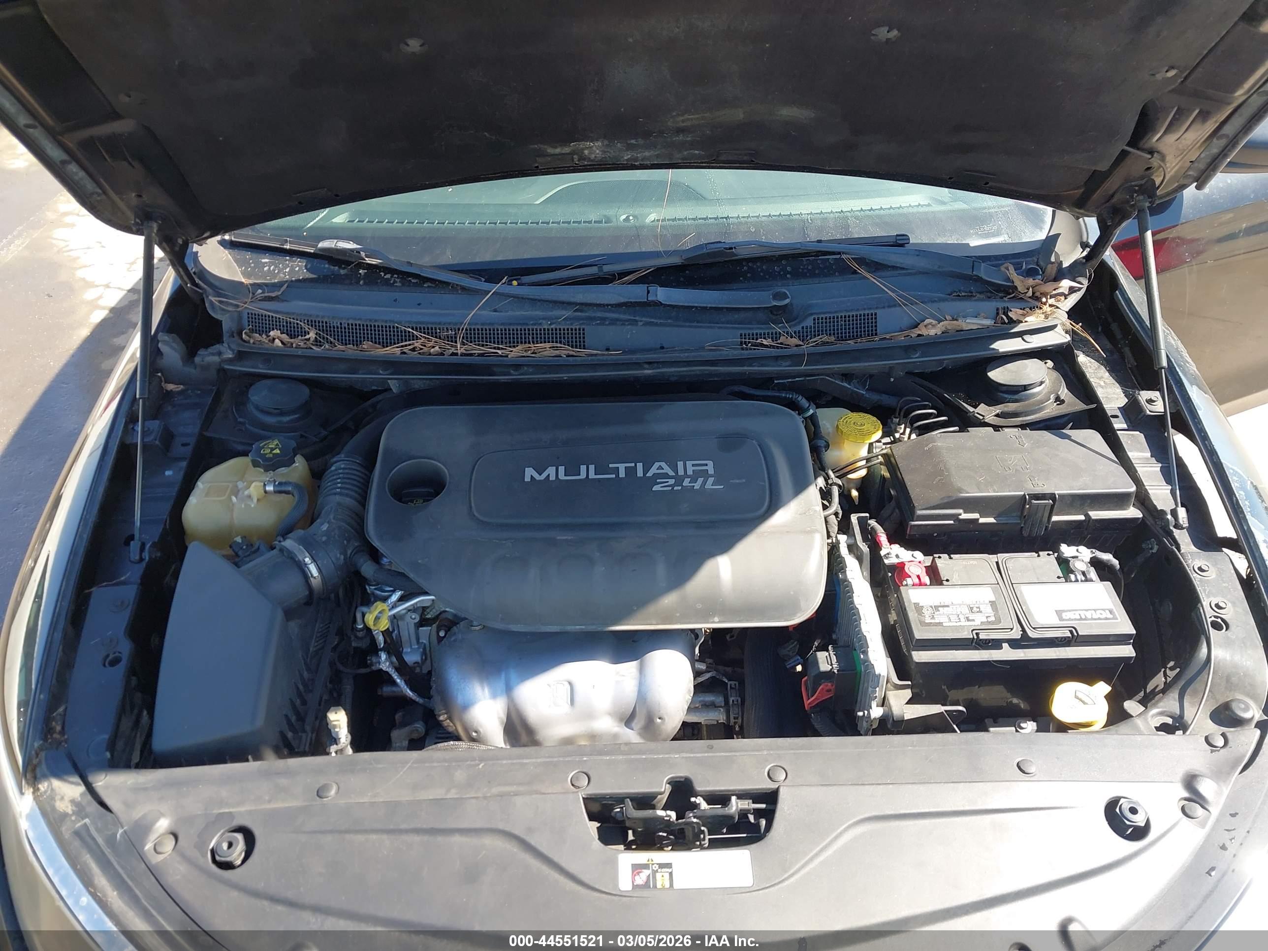 CHRYSLER 200 image 10