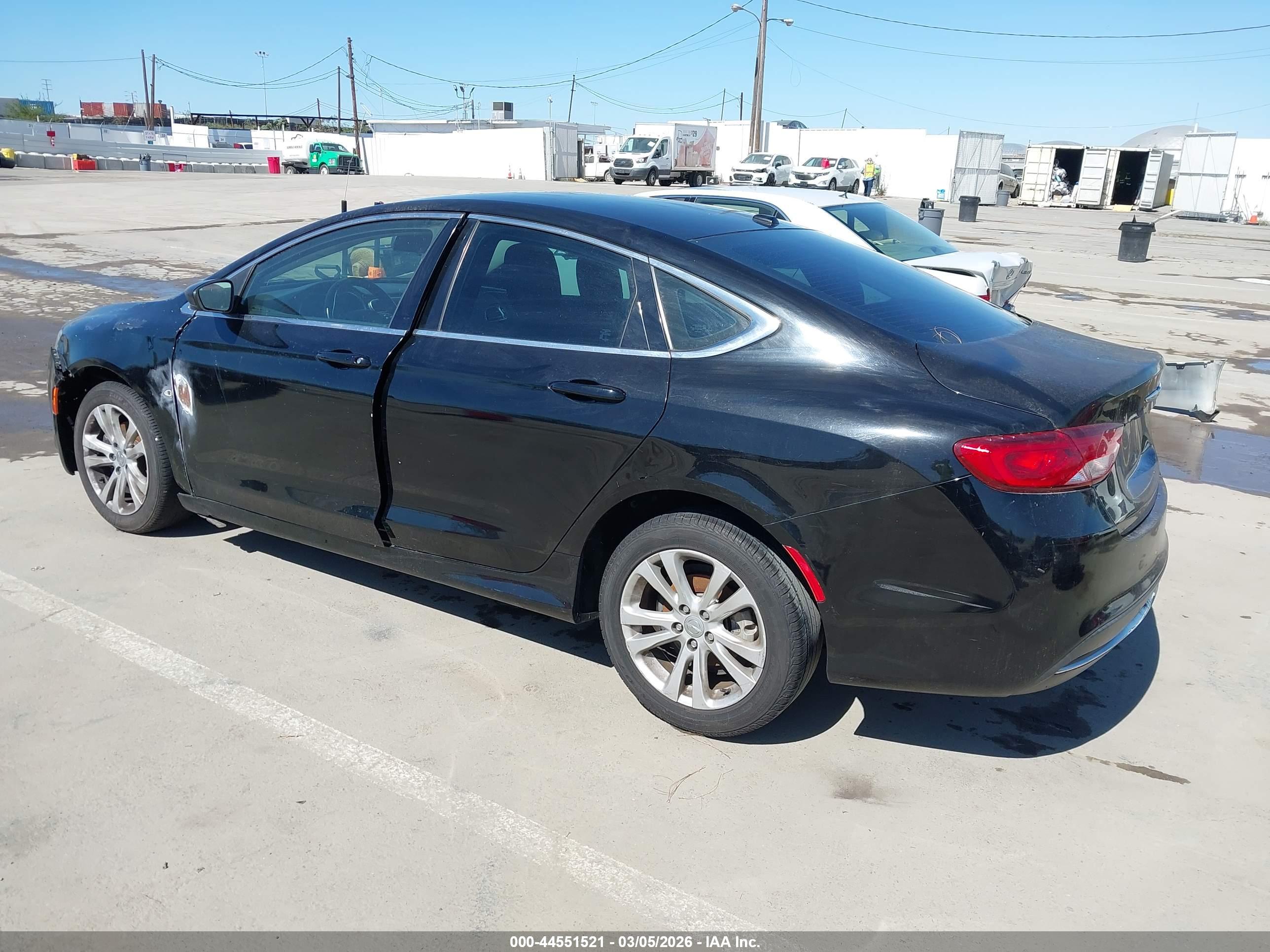 CHRYSLER 200 image 3