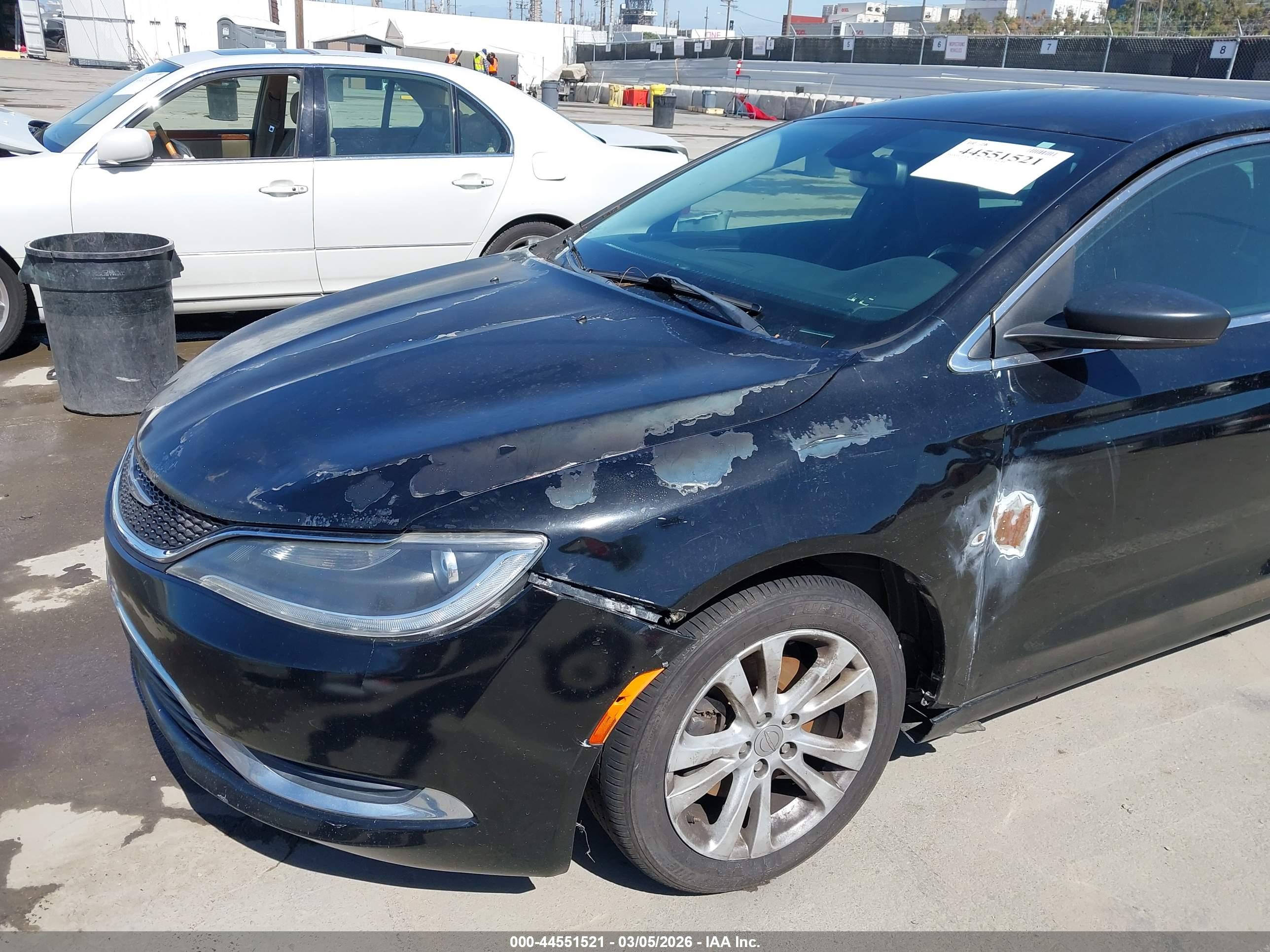 CHRYSLER 200 image 6