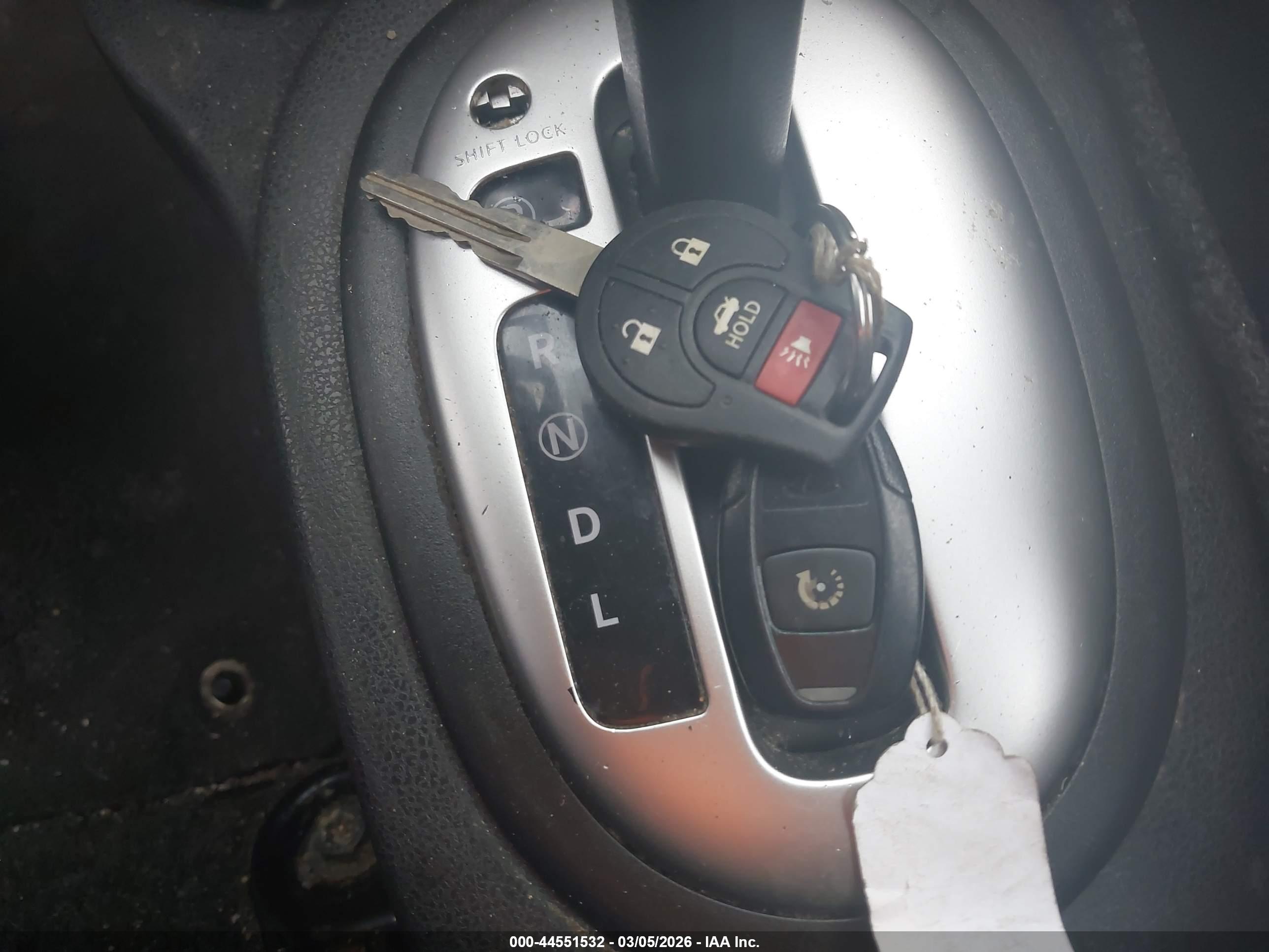 NISSAN VERSA image 11