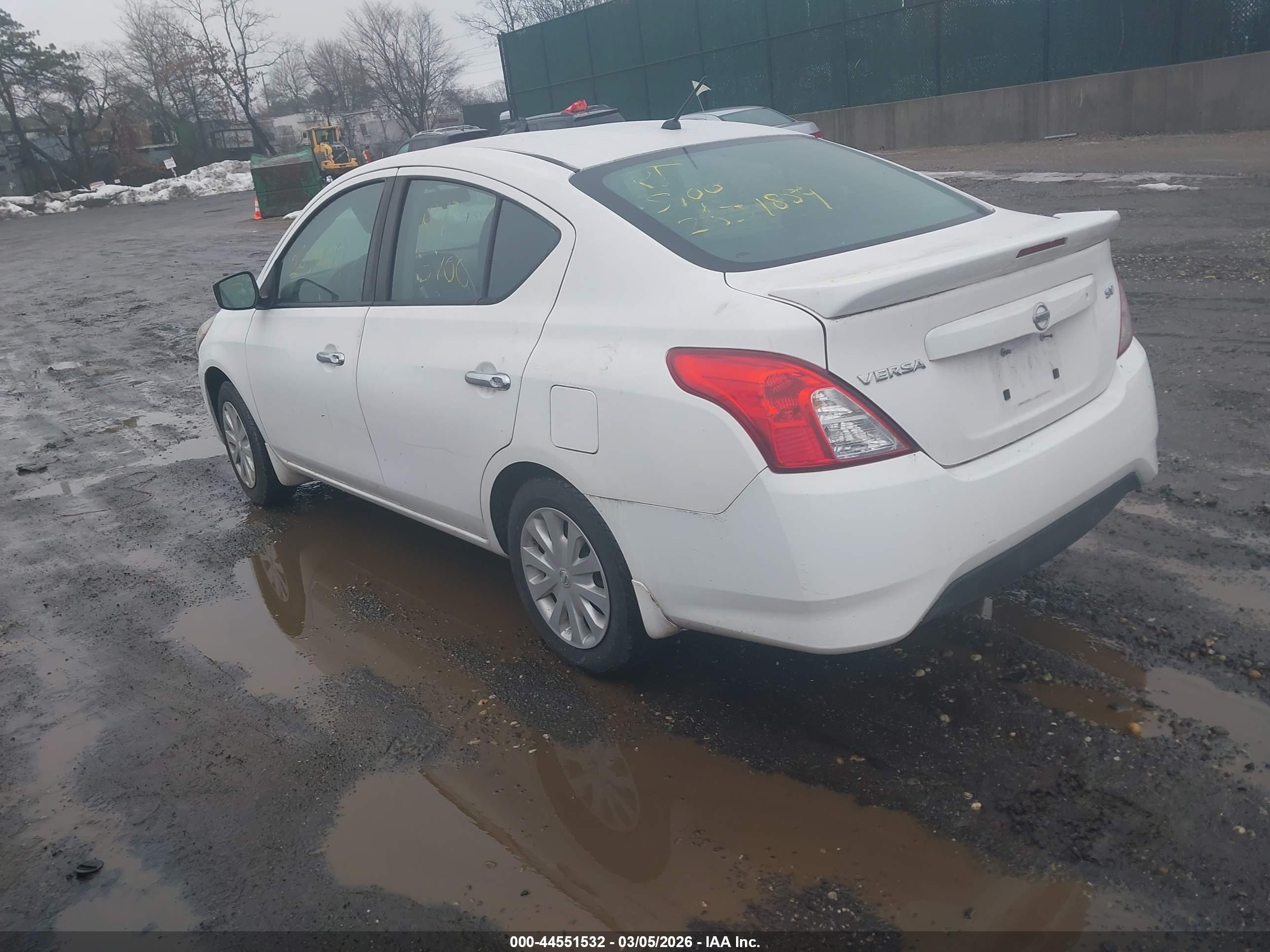 NISSAN VERSA image 3