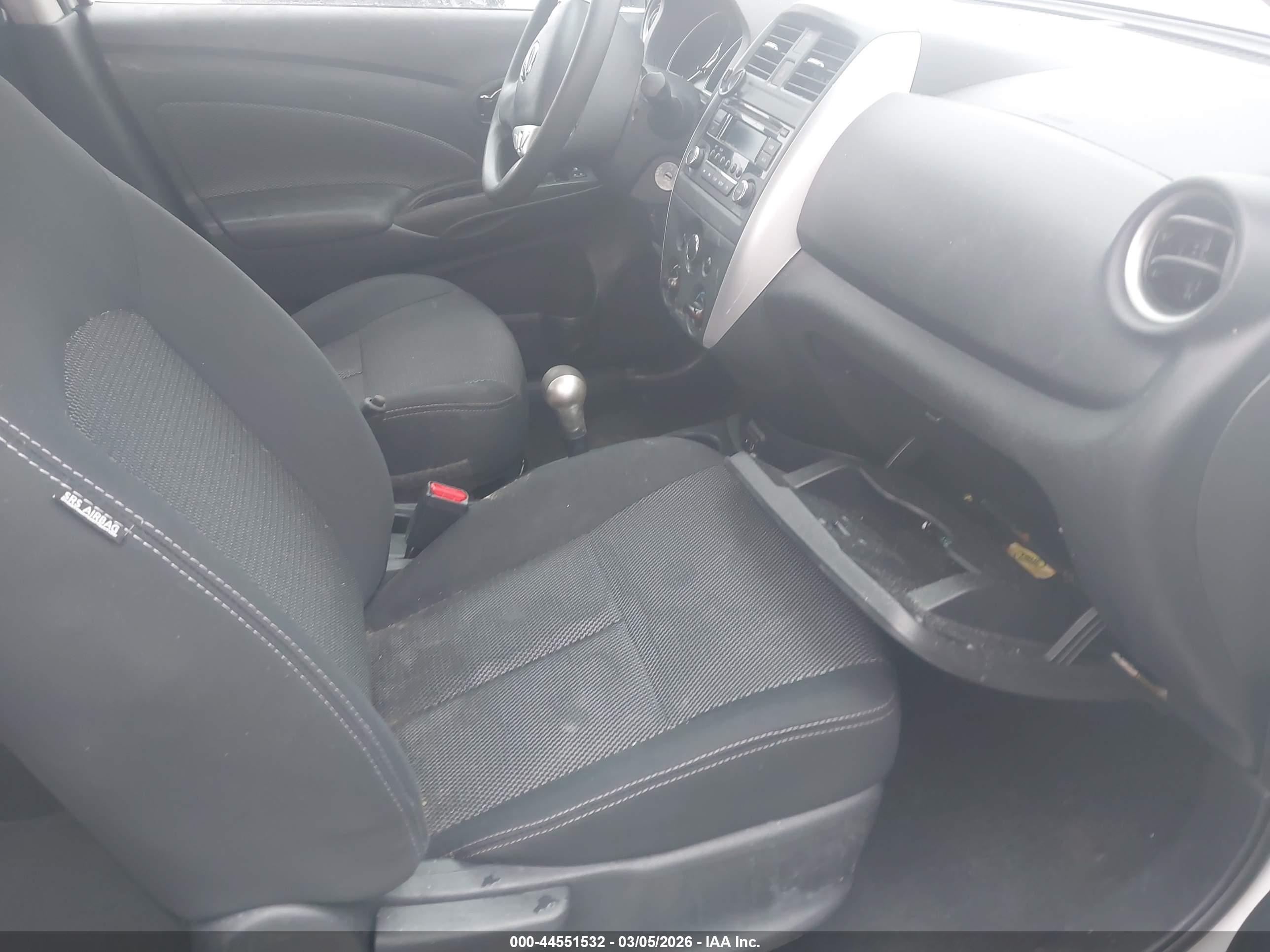 NISSAN VERSA image 5