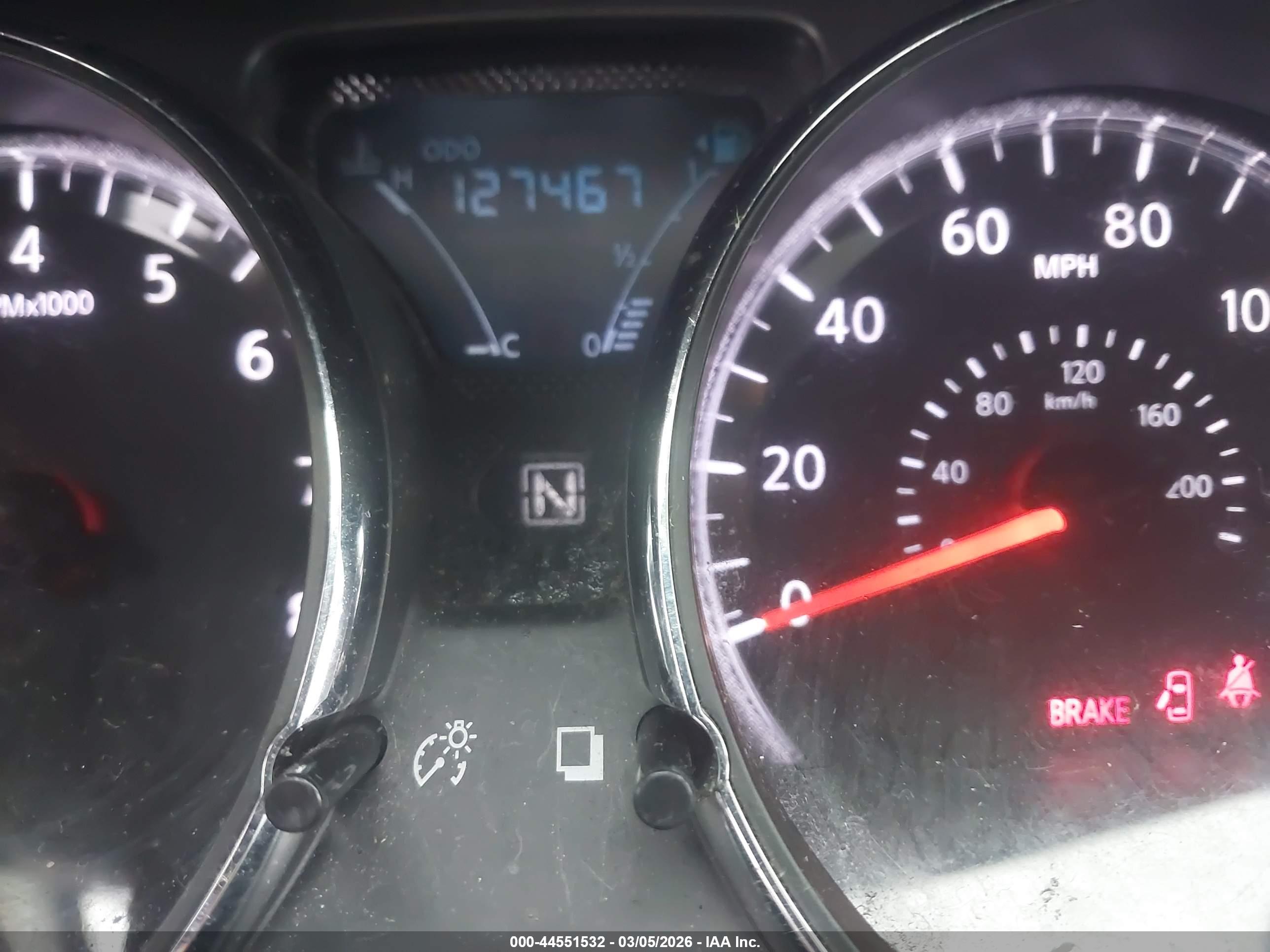 NISSAN VERSA image 7