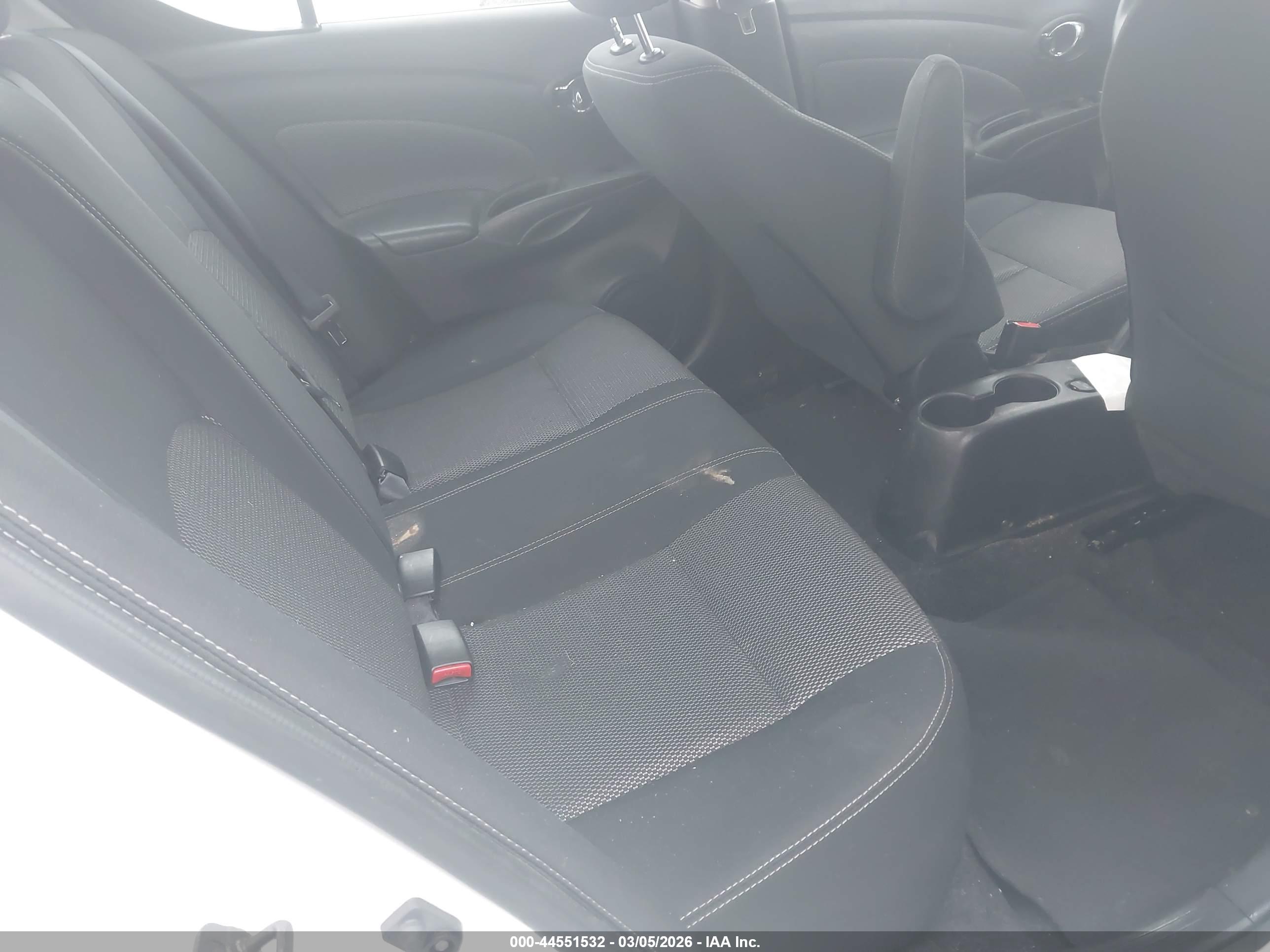 NISSAN VERSA image 8
