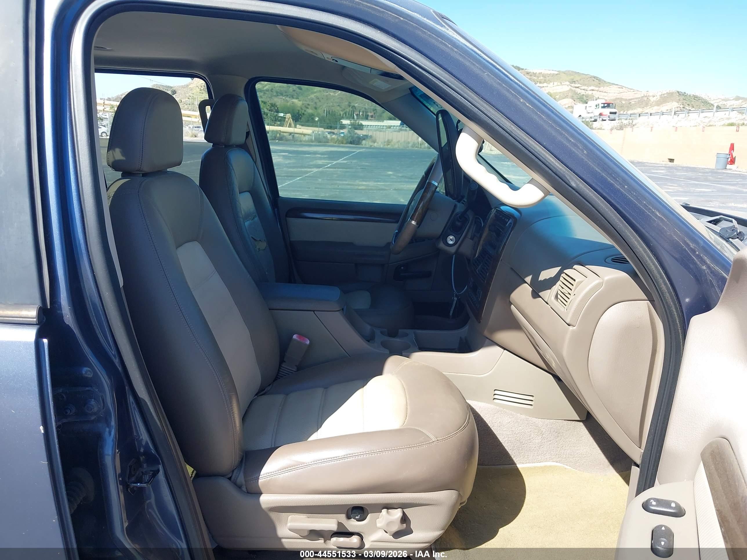 FORD EXPLORER image 5