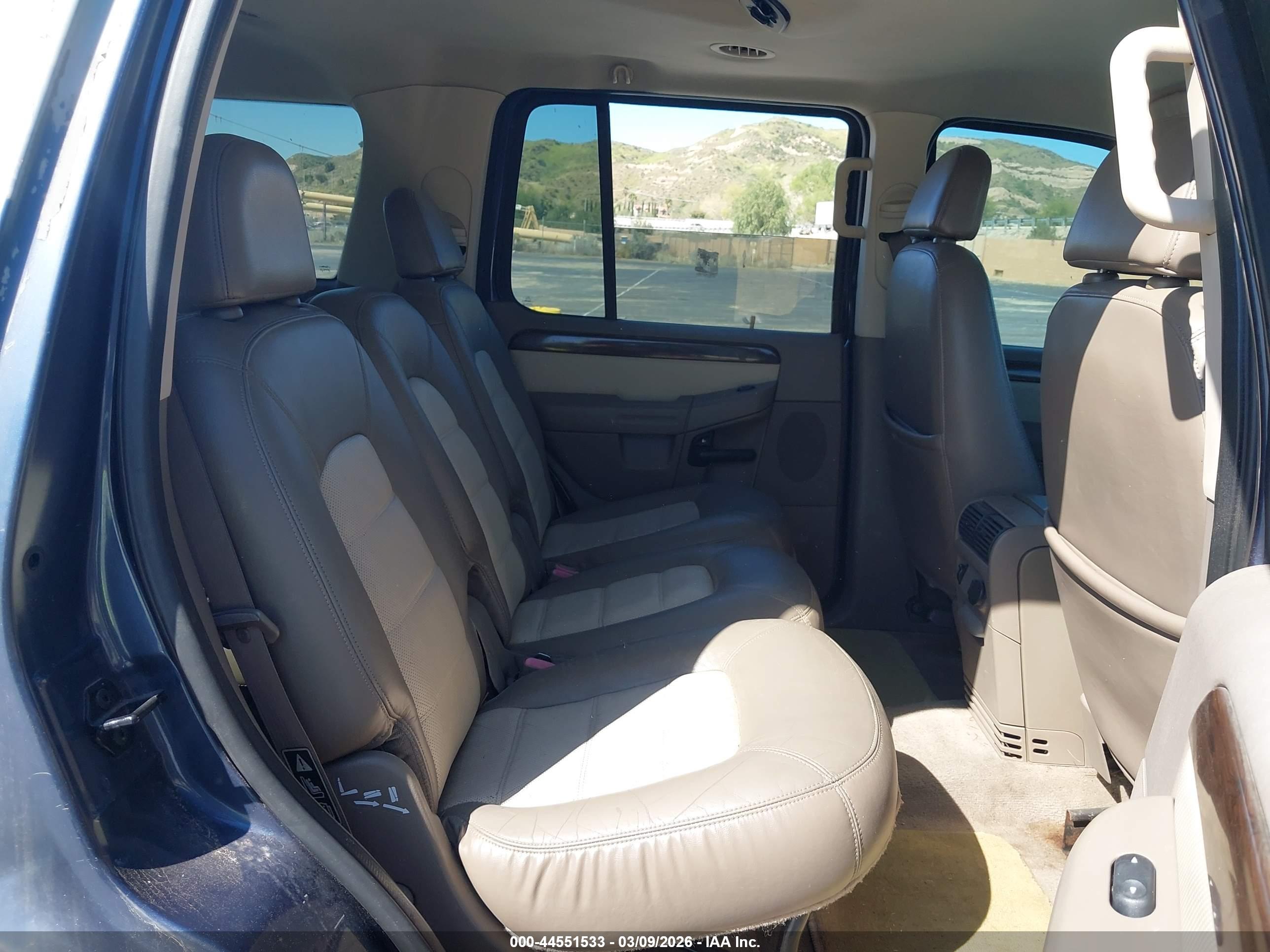 FORD EXPLORER image 8