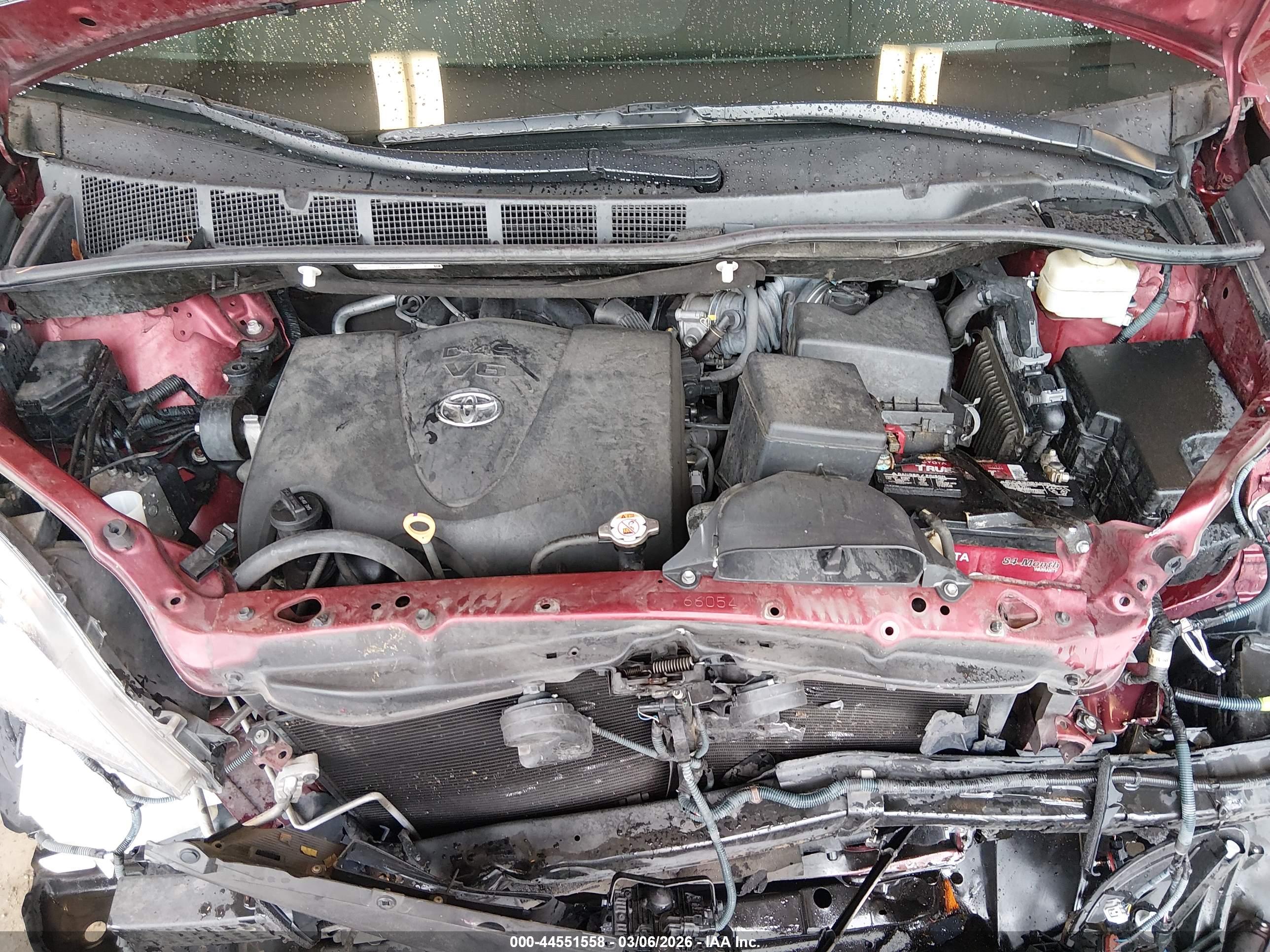 TOYOTA SIENNA image 10