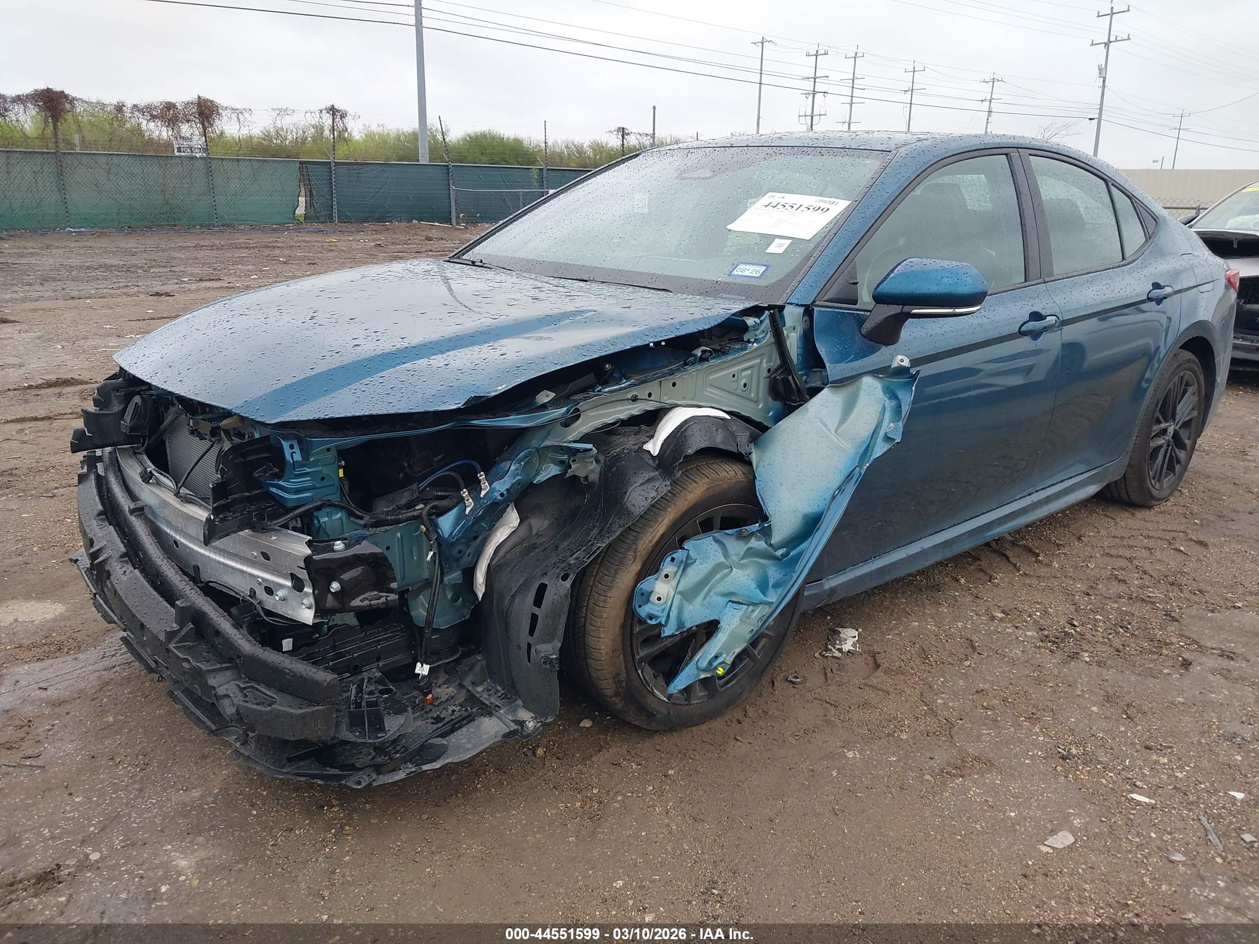 TOYOTA CAMRY image 2