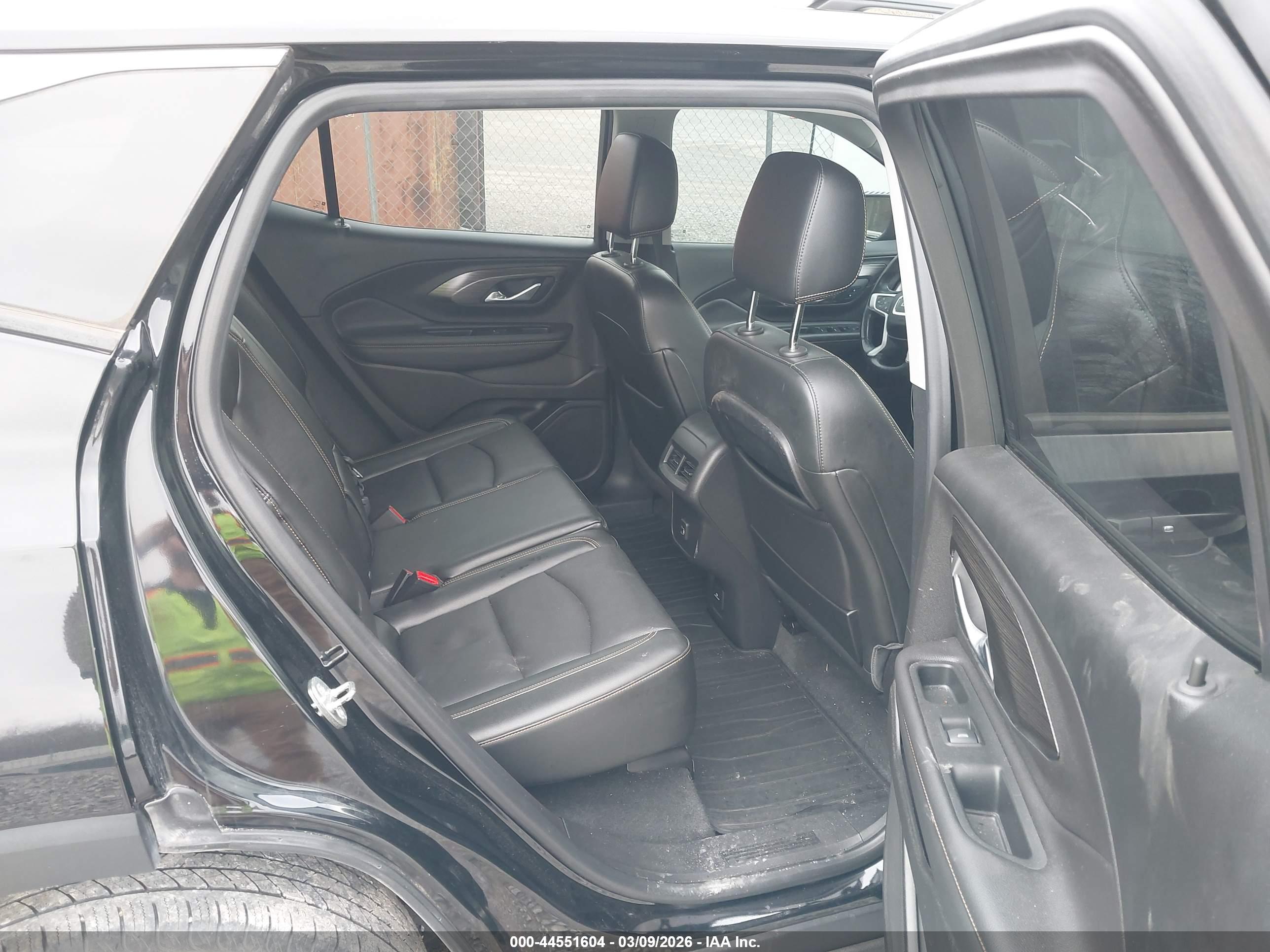 GMC TERRAIN image 8