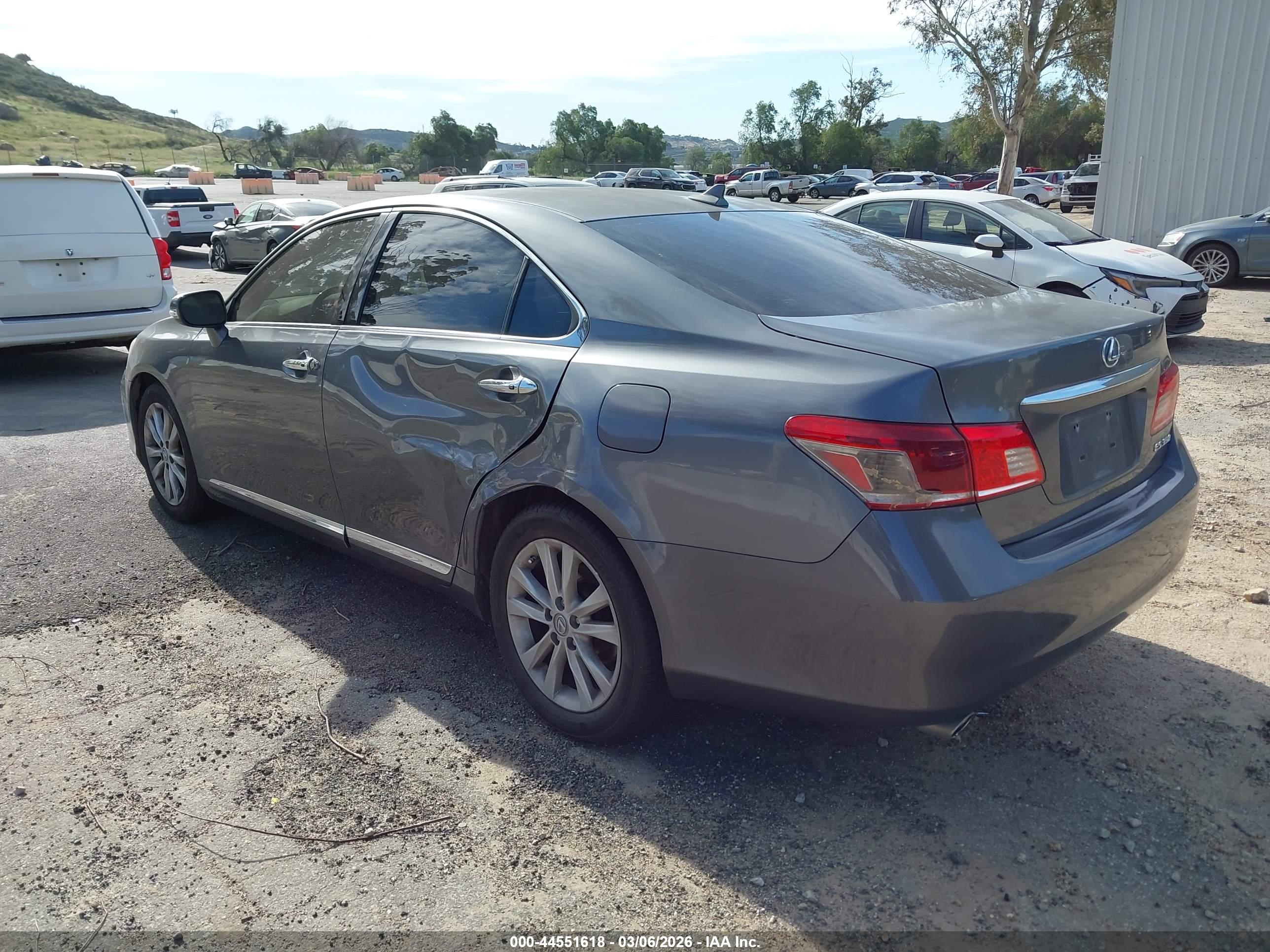 LEXUS ES image 3