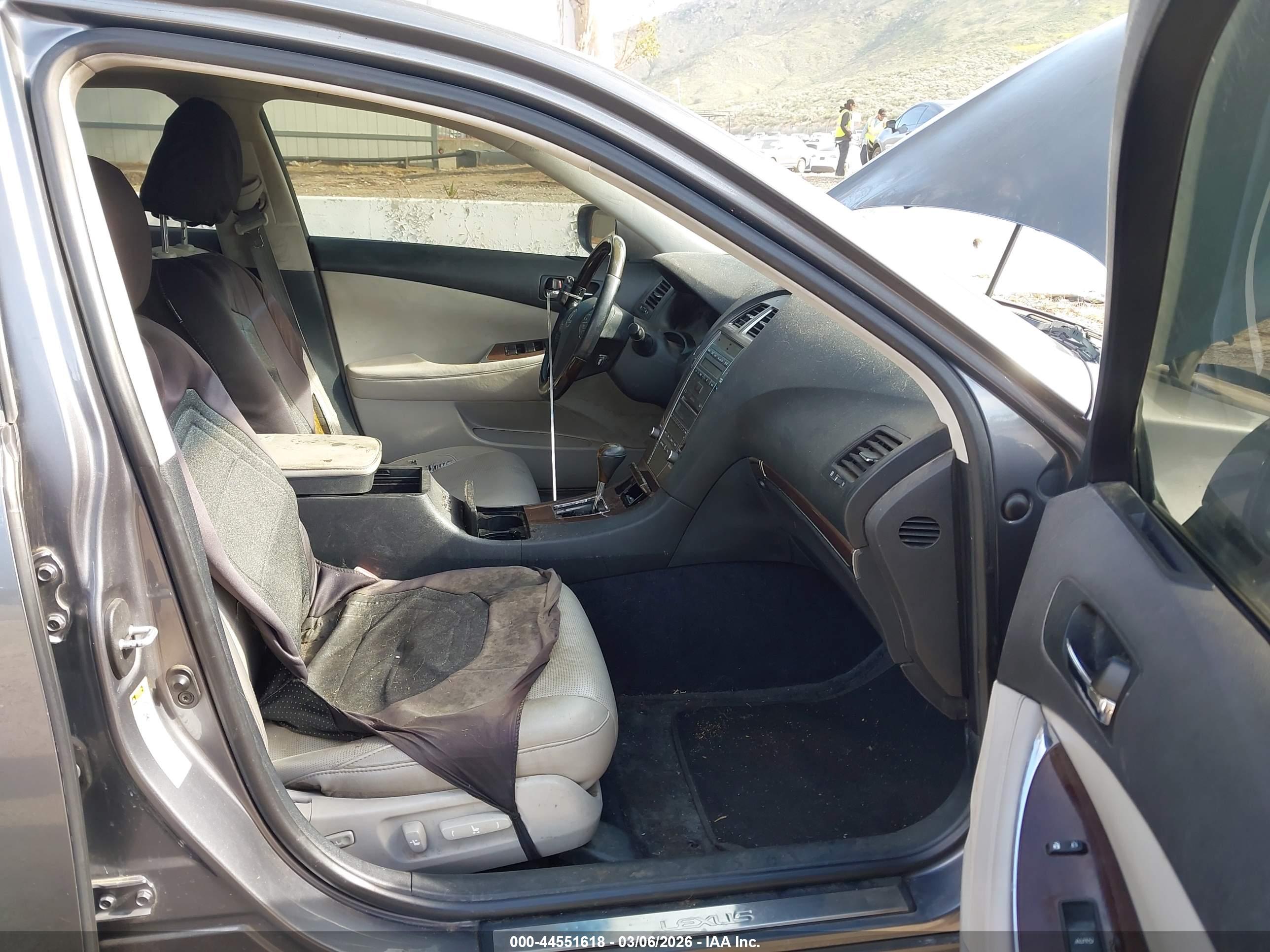 LEXUS ES image 5