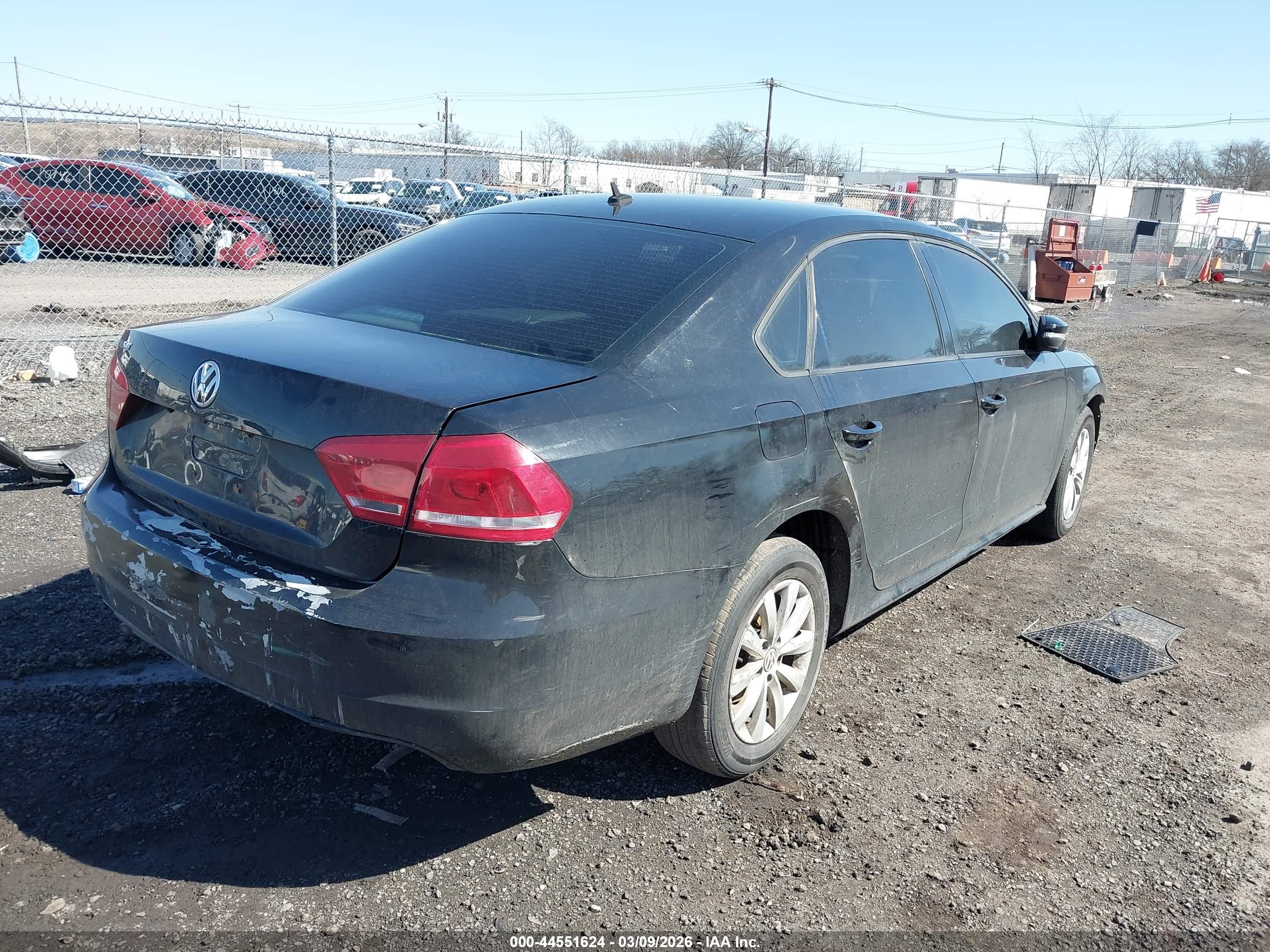 VOLKSWAGEN PASSAT image 4