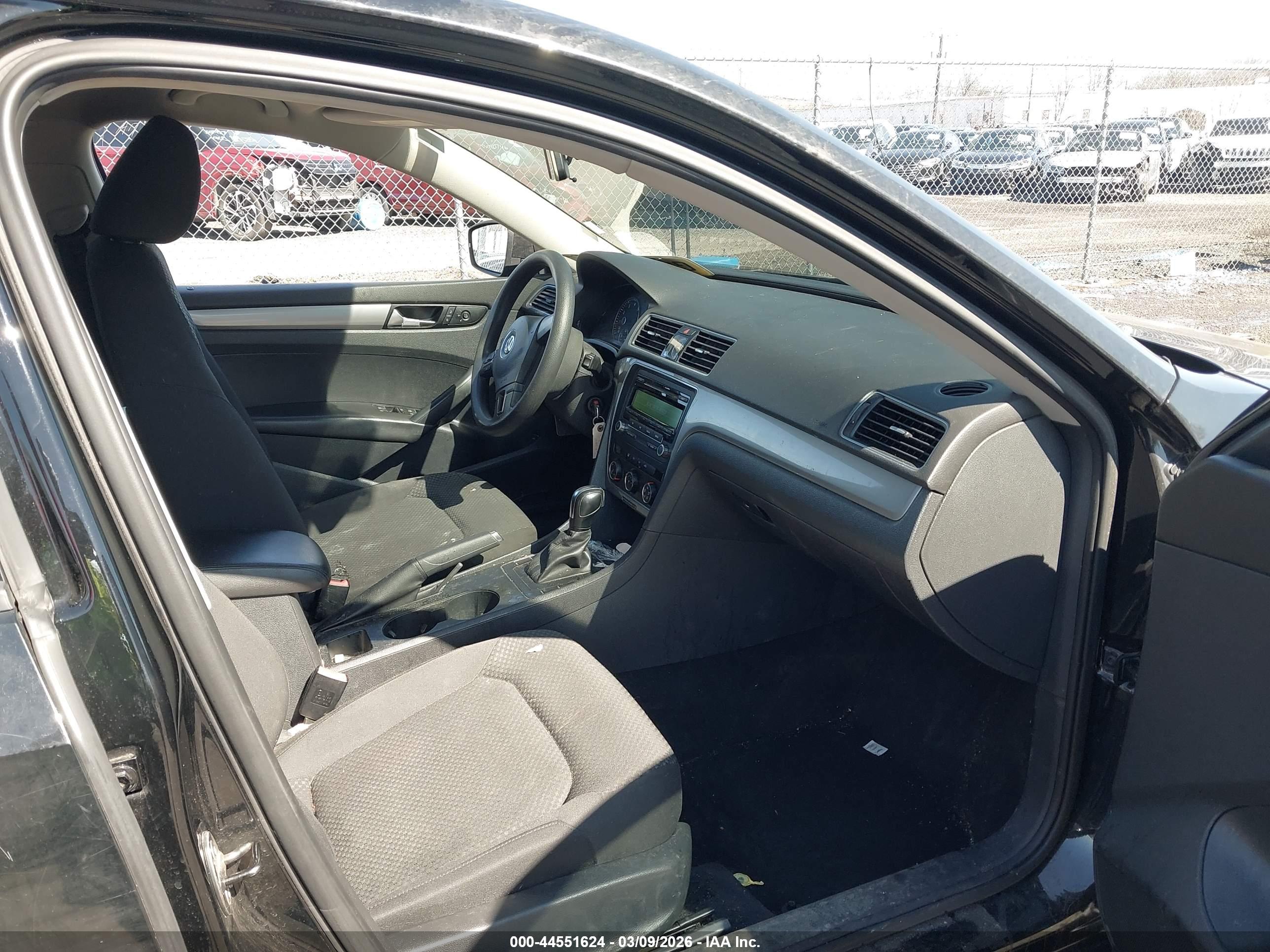 VOLKSWAGEN PASSAT image 5