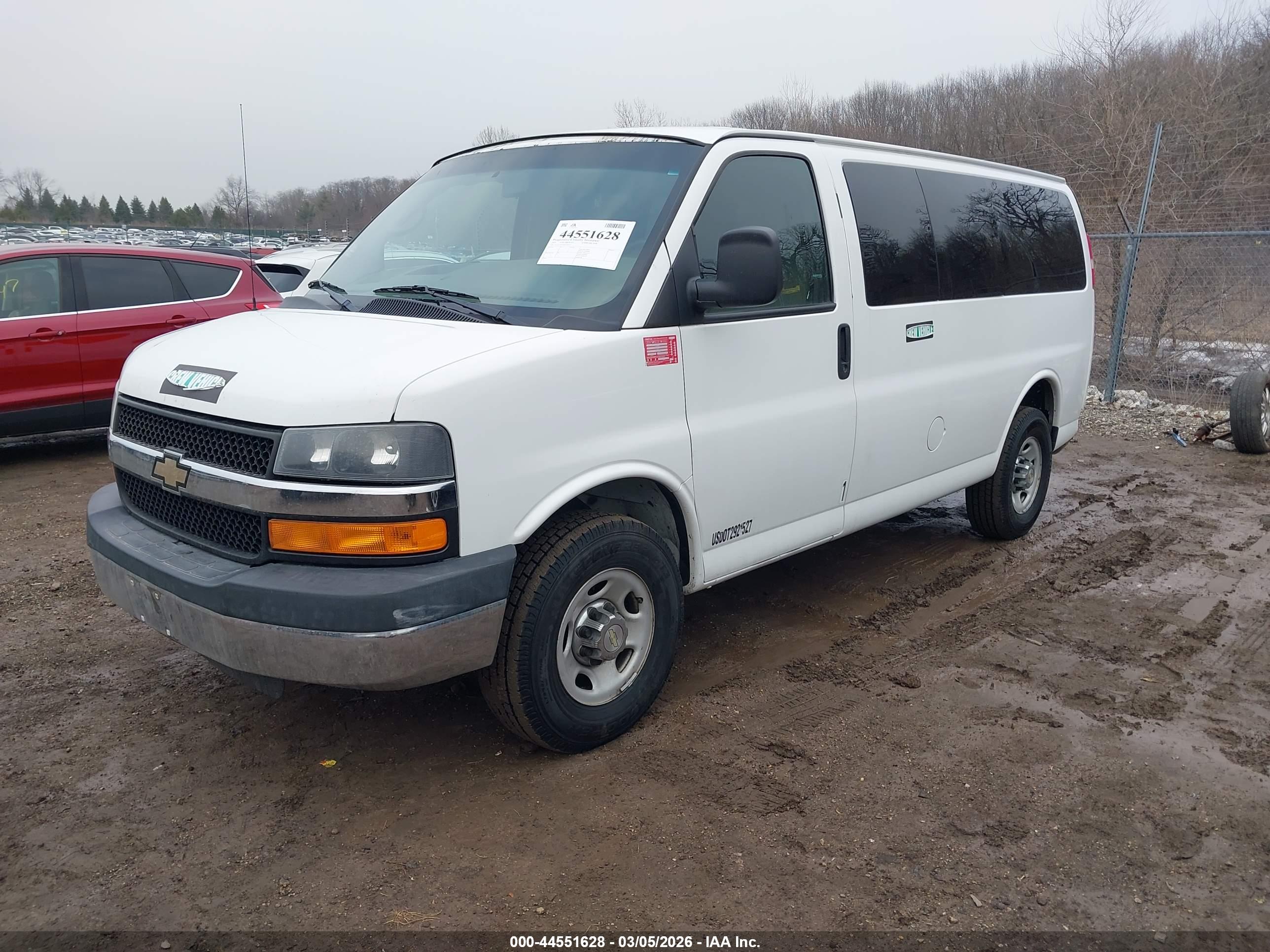 CHEVROLET EXPRESS image 2