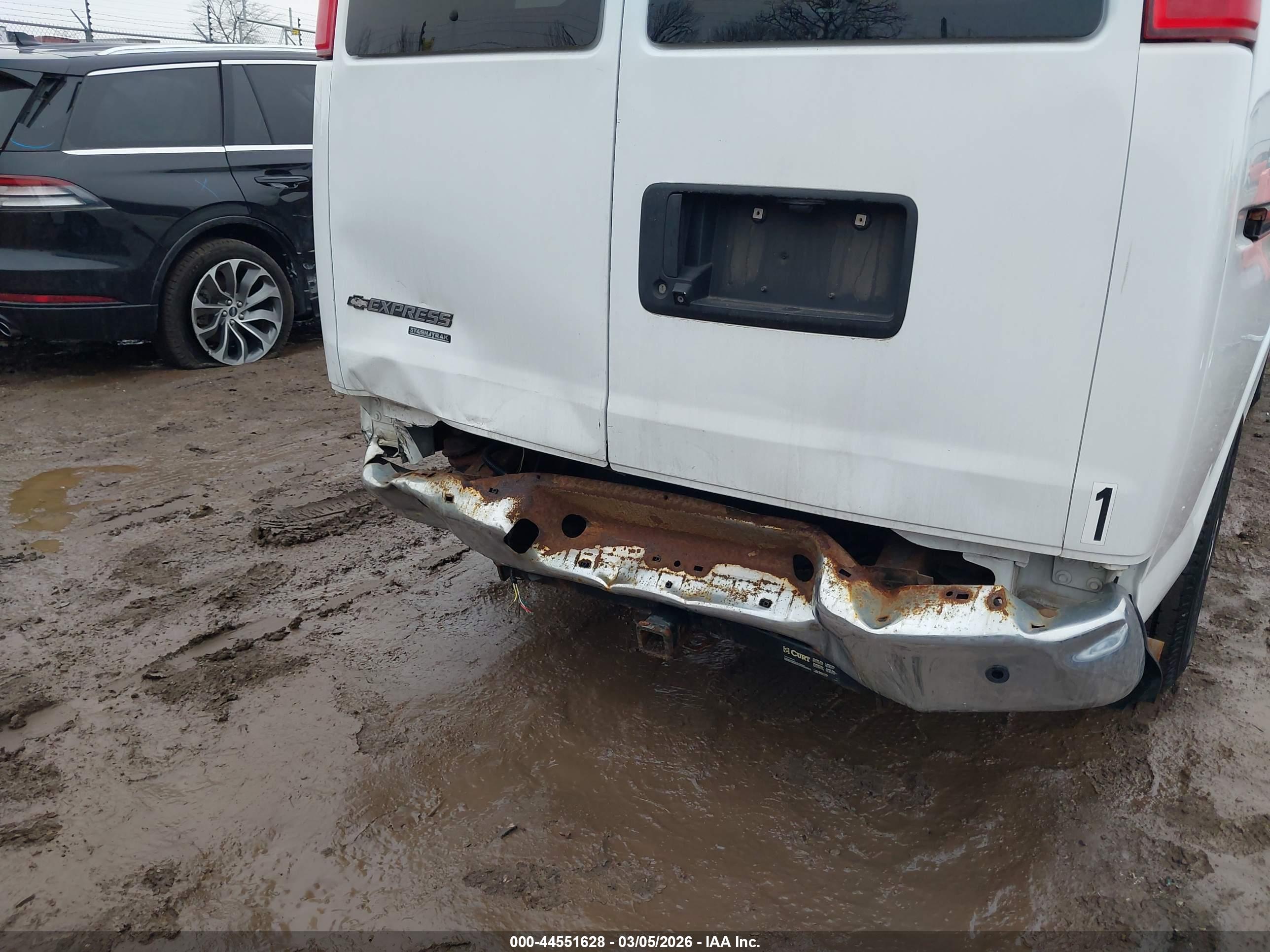 CHEVROLET EXPRESS image 6
