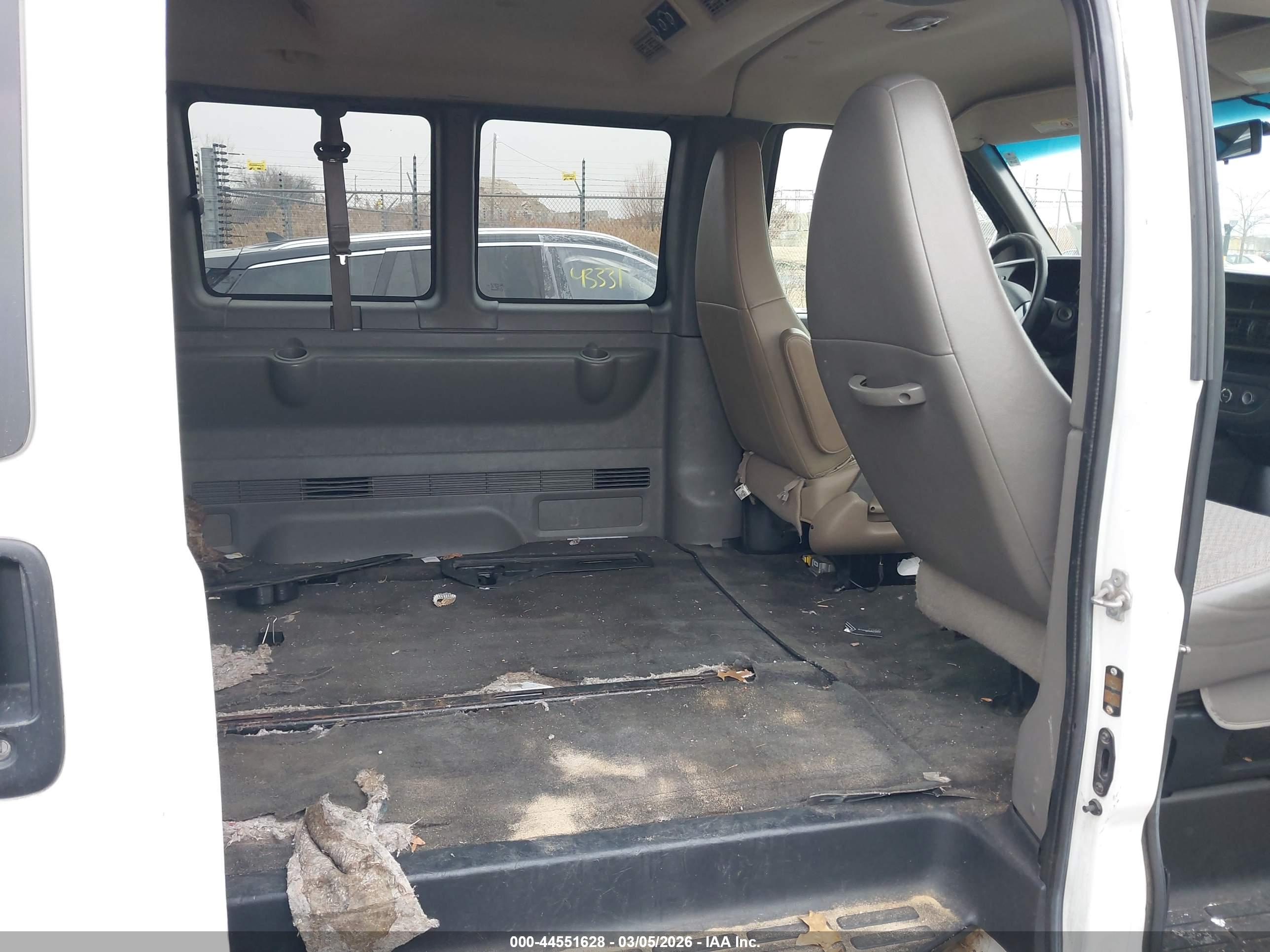 CHEVROLET EXPRESS image 8