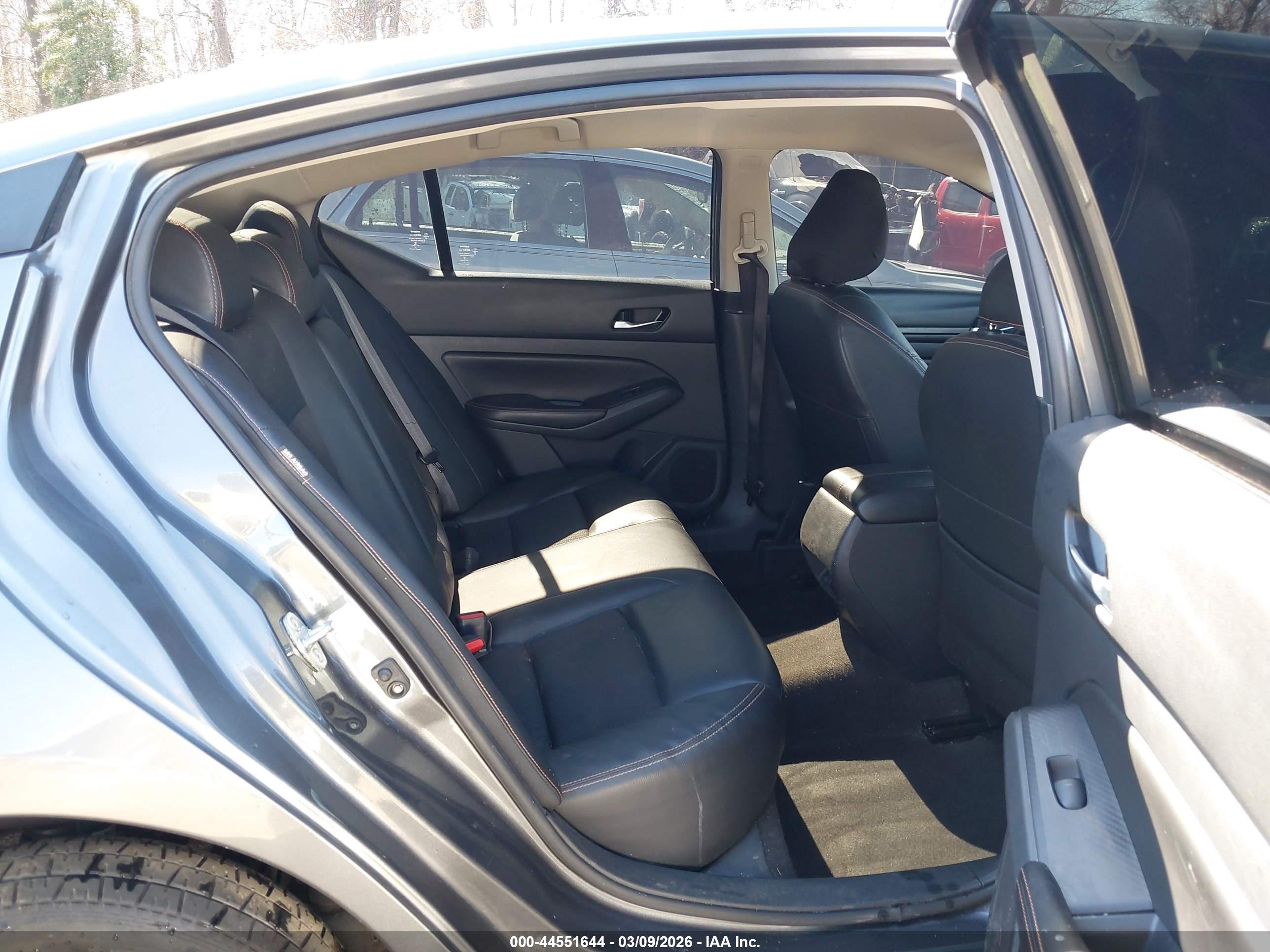 NISSAN ALTIMA image 8