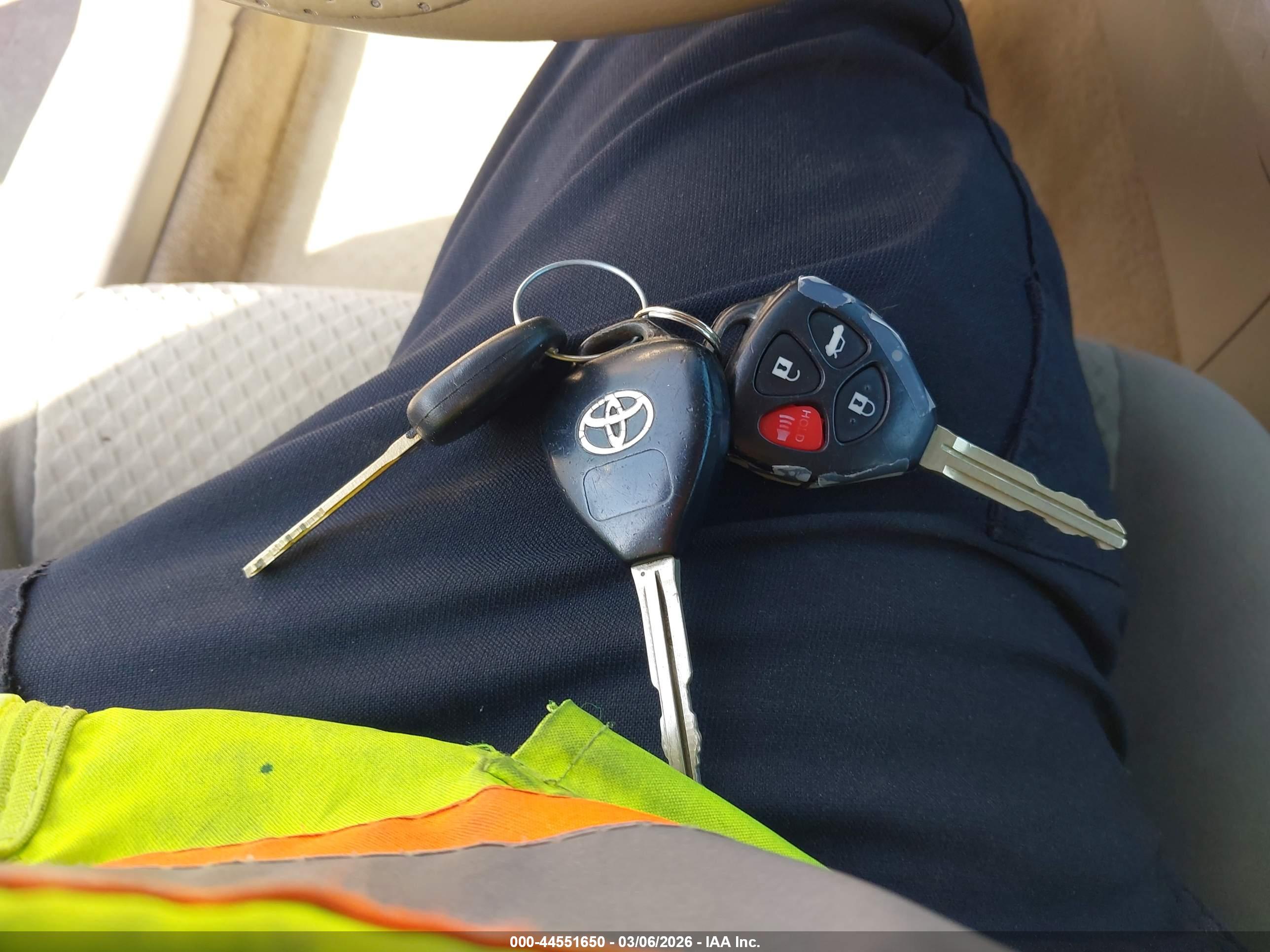 TOYOTA CAMRY image 11