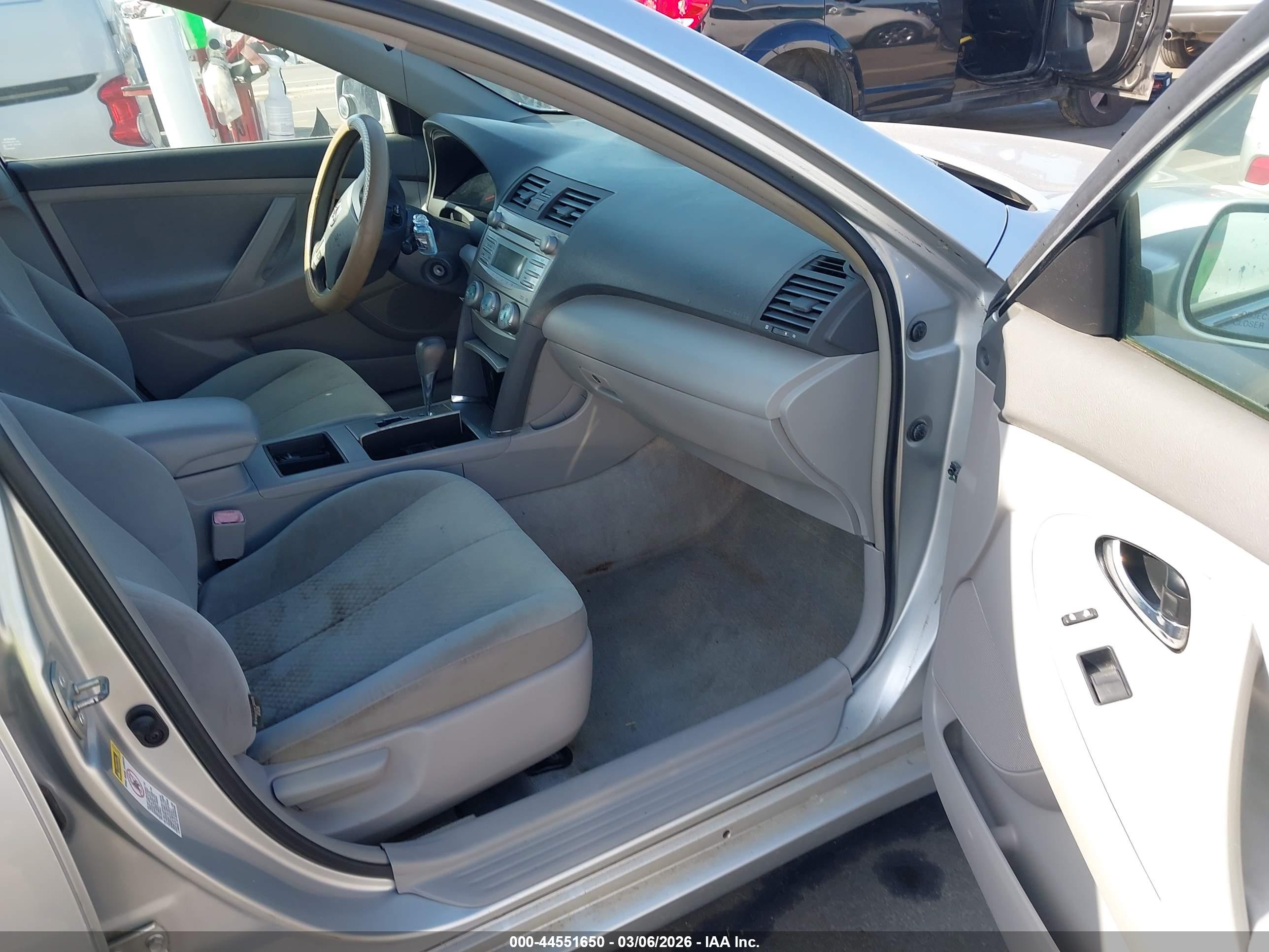 TOYOTA CAMRY image 5